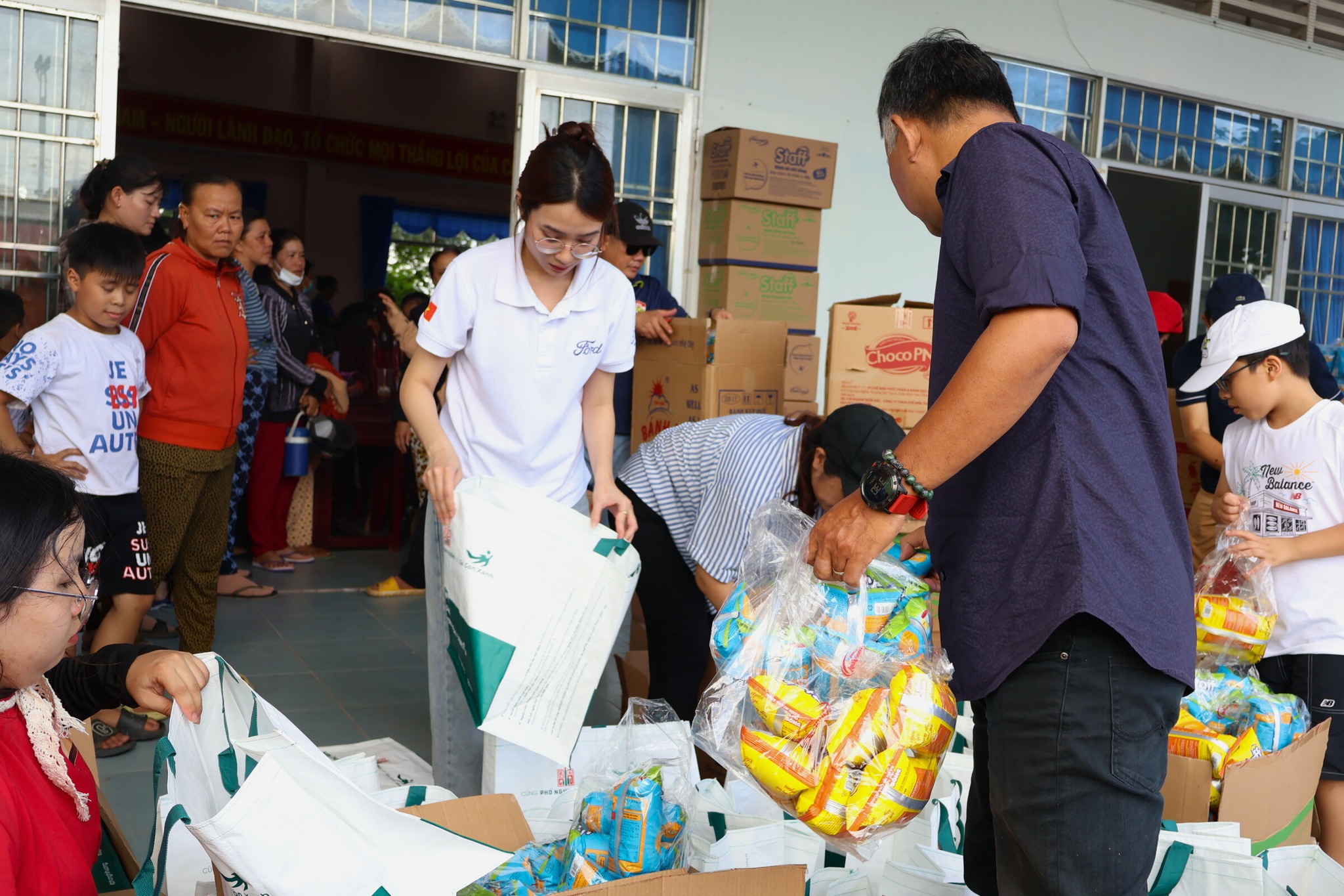 CÙNG FORD – LAN TỎA YÊU THƯƠNG, XÂY DỰNG CUỘC SỐNG TỐT ĐẸP HƠN 16 CÙNG FORD – LAN TỎA YÊU THƯƠNG, XÂY DỰNG CUỘC SỐNG TỐT ĐẸP HƠN 550475137 122136337622908213 7764845538437768750 n CÙNG FORD – LAN TỎA YÊU THƯƠNG, XÂY DỰNG CUỘC SỐNG TỐT ĐẸP HƠN