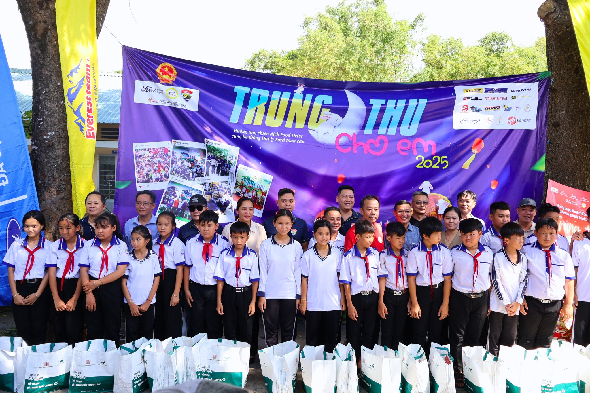 CÙNG FORD – LAN TỎA YÊU THƯƠNG, XÂY DỰNG CUỘC SỐNG TỐT ĐẸP HƠN 17 CÙNG FORD – LAN TỎA YÊU THƯƠNG, XÂY DỰNG CUỘC SỐNG TỐT ĐẸP HƠN 550511564 122136337874908213 2063152948833189956 n CÙNG FORD – LAN TỎA YÊU THƯƠNG, XÂY DỰNG CUỘC SỐNG TỐT ĐẸP HƠN
