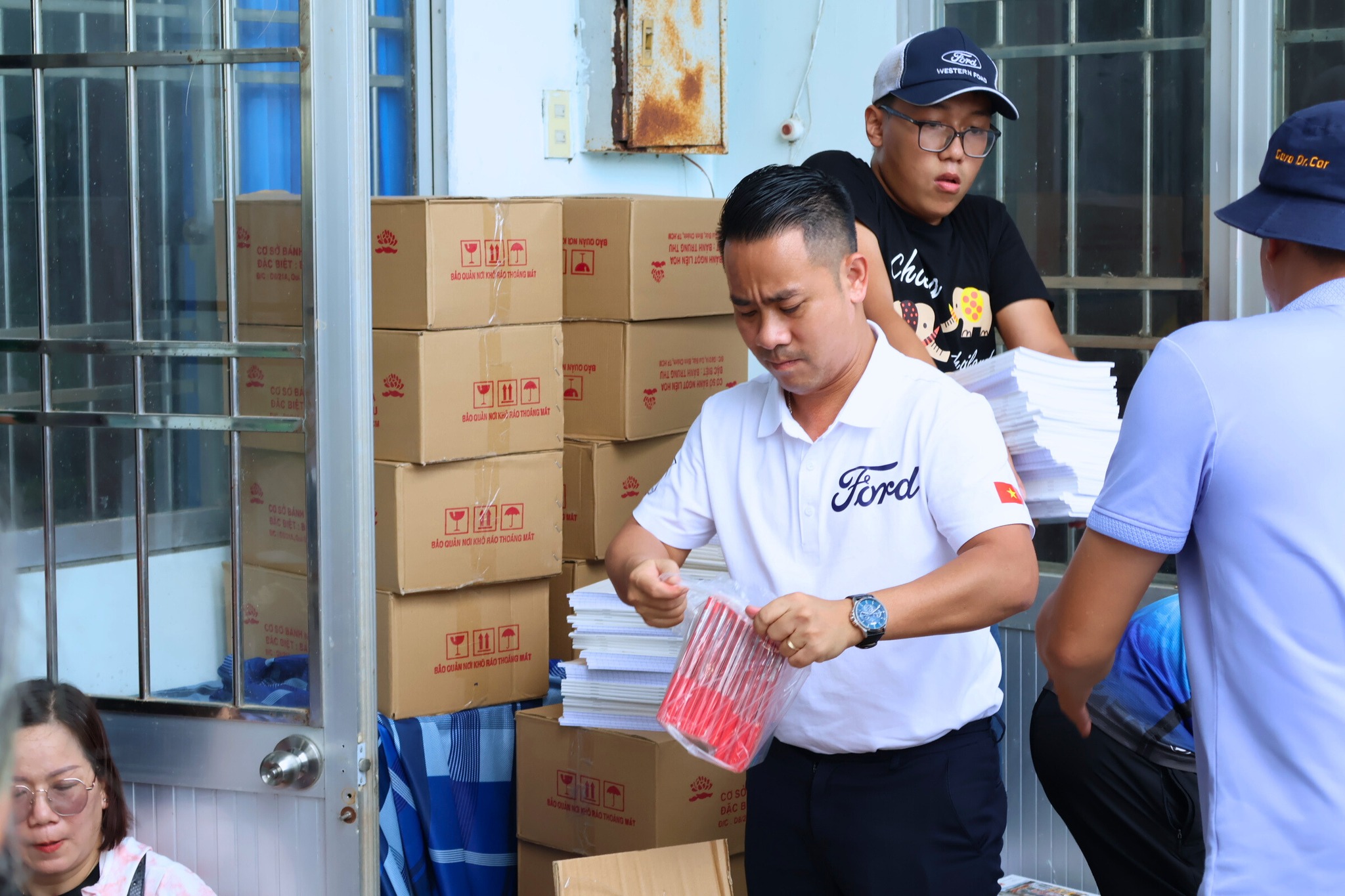 CÙNG FORD – LAN TỎA YÊU THƯƠNG, XÂY DỰNG CUỘC SỐNG TỐT ĐẸP HƠN 18 CÙNG FORD – LAN TỎA YÊU THƯƠNG, XÂY DỰNG CUỘC SỐNG TỐT ĐẸP HƠN 550513305 122136337424908213 4009418772292485794 n CÙNG FORD – LAN TỎA YÊU THƯƠNG, XÂY DỰNG CUỘC SỐNG TỐT ĐẸP HƠN