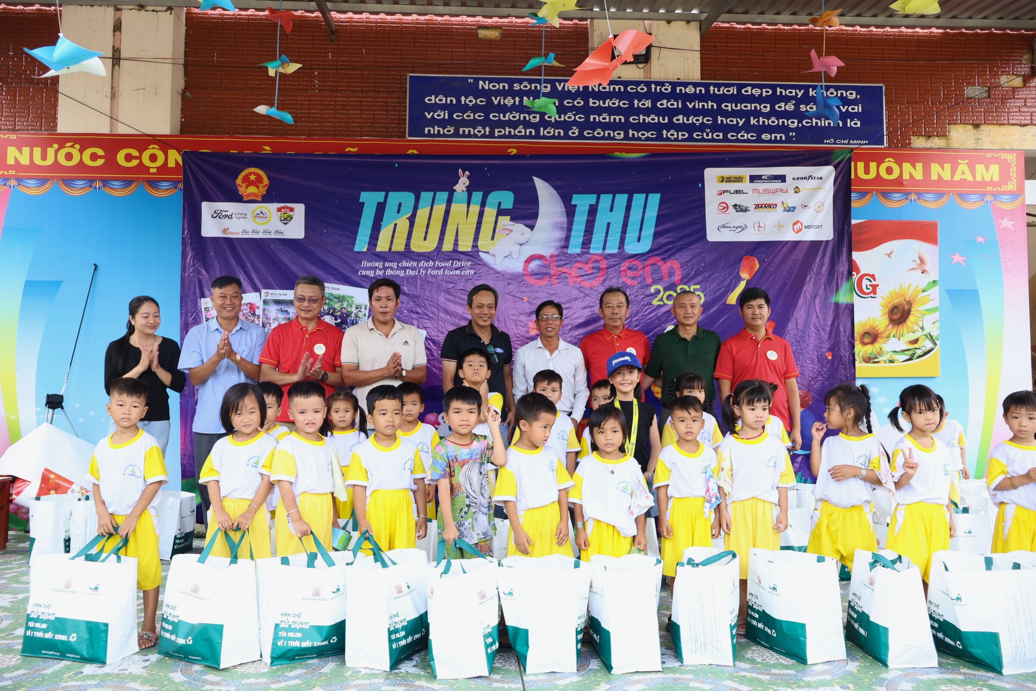 CÙNG FORD – LAN TỎA YÊU THƯƠNG, XÂY DỰNG CUỘC SỐNG TỐT ĐẸP HƠN 19 CÙNG FORD – LAN TỎA YÊU THƯƠNG, XÂY DỰNG CUỘC SỐNG TỐT ĐẸP HƠN 550671739 122136337796908213 2539236187135283930 n CÙNG FORD – LAN TỎA YÊU THƯƠNG, XÂY DỰNG CUỘC SỐNG TỐT ĐẸP HƠN