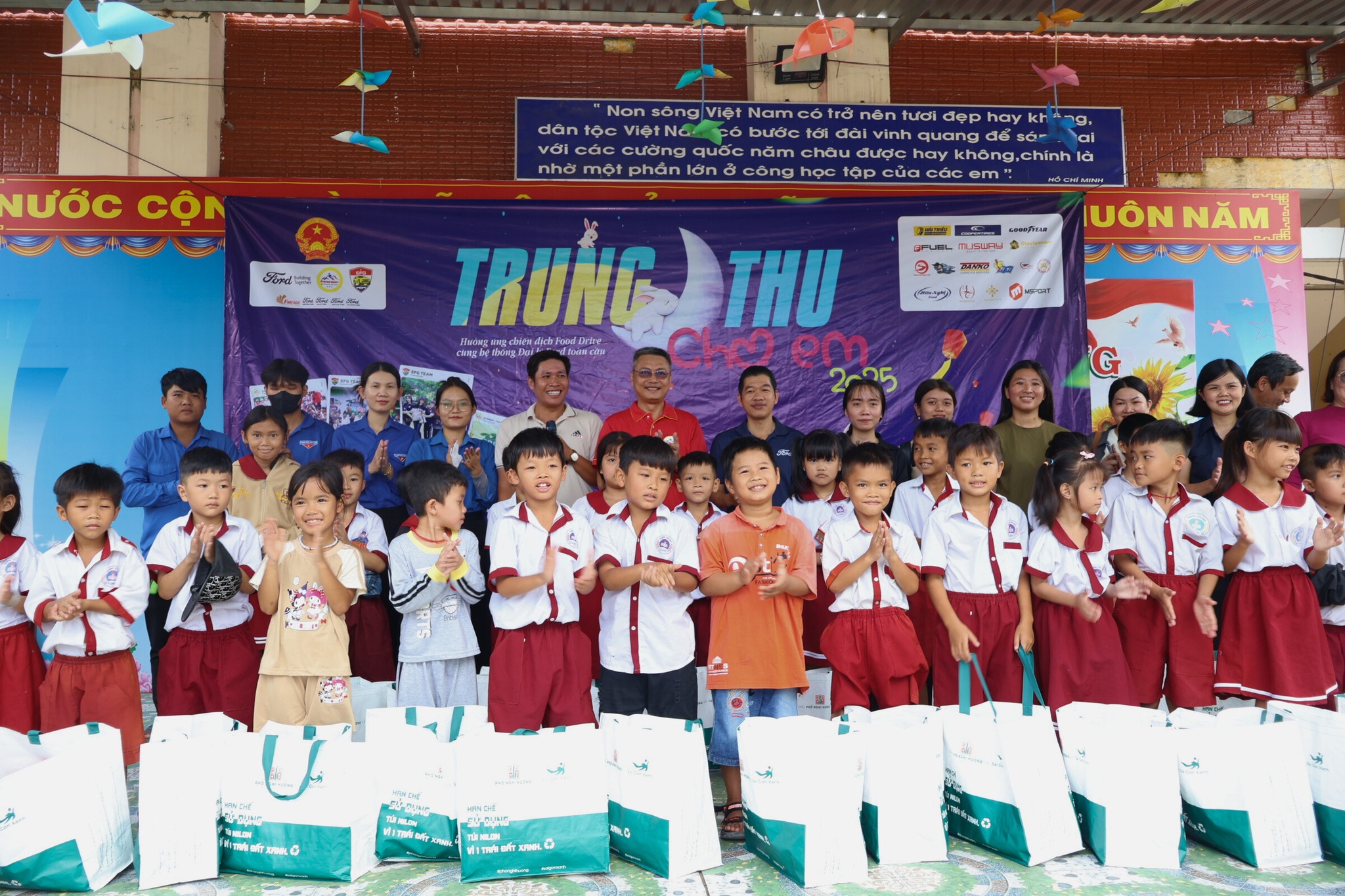 CÙNG FORD – LAN TỎA YÊU THƯƠNG, XÂY DỰNG CUỘC SỐNG TỐT ĐẸP HƠN 20 CÙNG FORD – LAN TỎA YÊU THƯƠNG, XÂY DỰNG CUỘC SỐNG TỐT ĐẸP HƠN 550819867 122136337652908213 7325586438482711566 n CÙNG FORD – LAN TỎA YÊU THƯƠNG, XÂY DỰNG CUỘC SỐNG TỐT ĐẸP HƠN