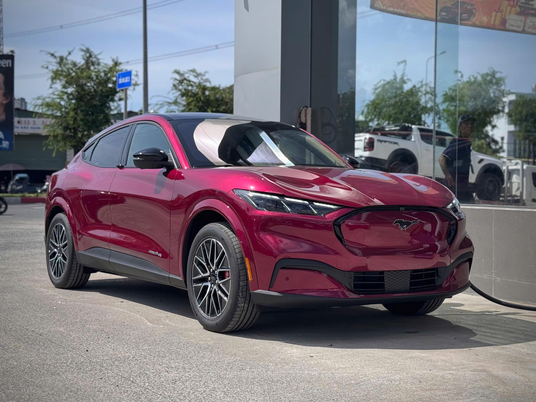 Ford Mustang Mach-E – Biểu tượng Hiệu Suất, Trải Nghiệm Tương Lai 13 Ford Mustang Mach-E – Biểu tượng Hiệu Suất, Trải Nghiệm Tương Lai 549147387 1351690466960133 2785574958203668527 n Ford Mustang Mach-E – Biểu tượng Hiệu Suất, Trải Nghiệm Tương Lai