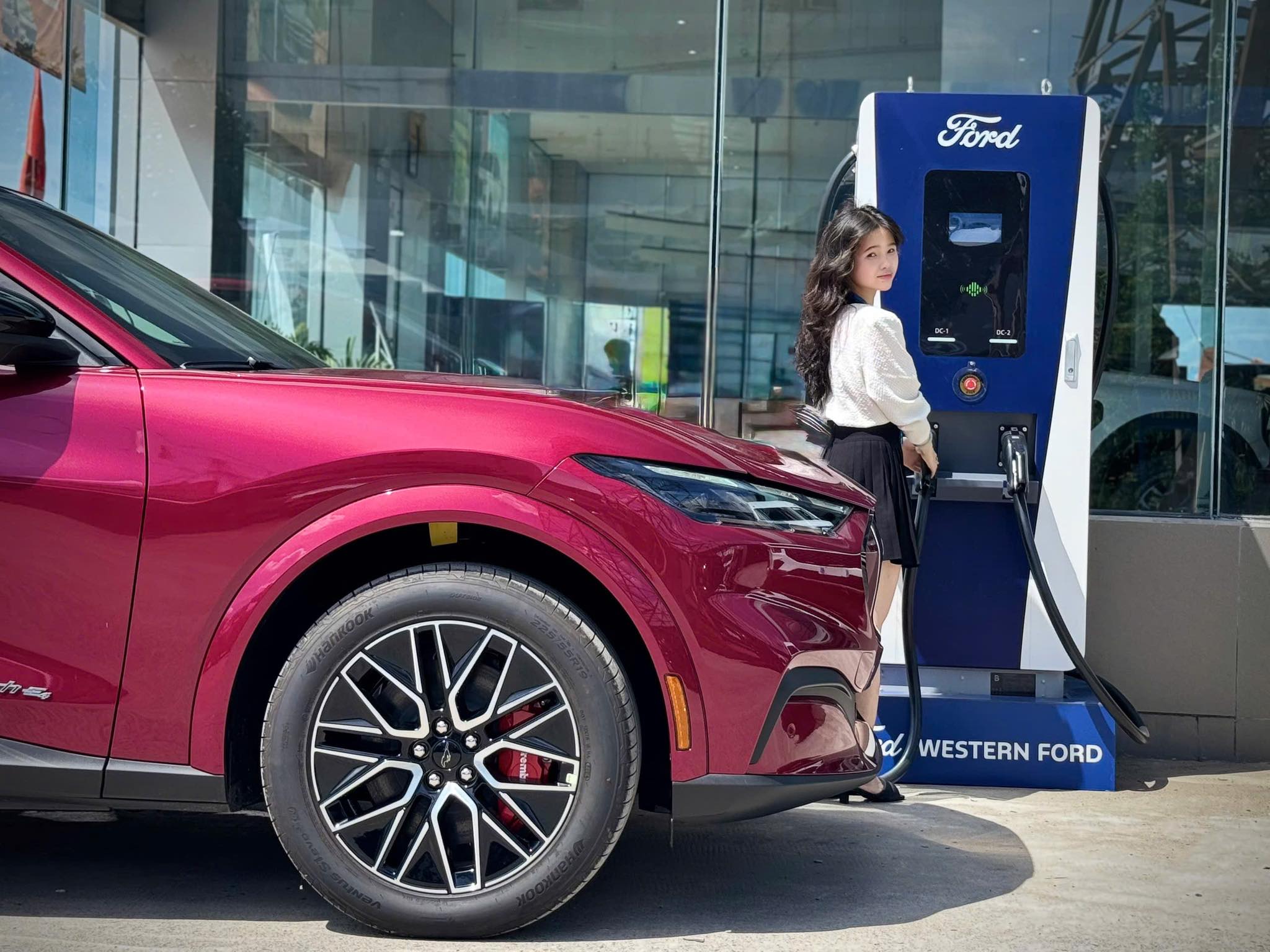 Ford Mustang Mach-E – Biểu tượng Hiệu Suất, Trải Nghiệm Tương Lai 17 Ford Mustang Mach-E – Biểu tượng Hiệu Suất, Trải Nghiệm Tương Lai 549219698 1351689513626895 4610305193204621328 n Ford Mustang Mach-E – Biểu tượng Hiệu Suất, Trải Nghiệm Tương Lai