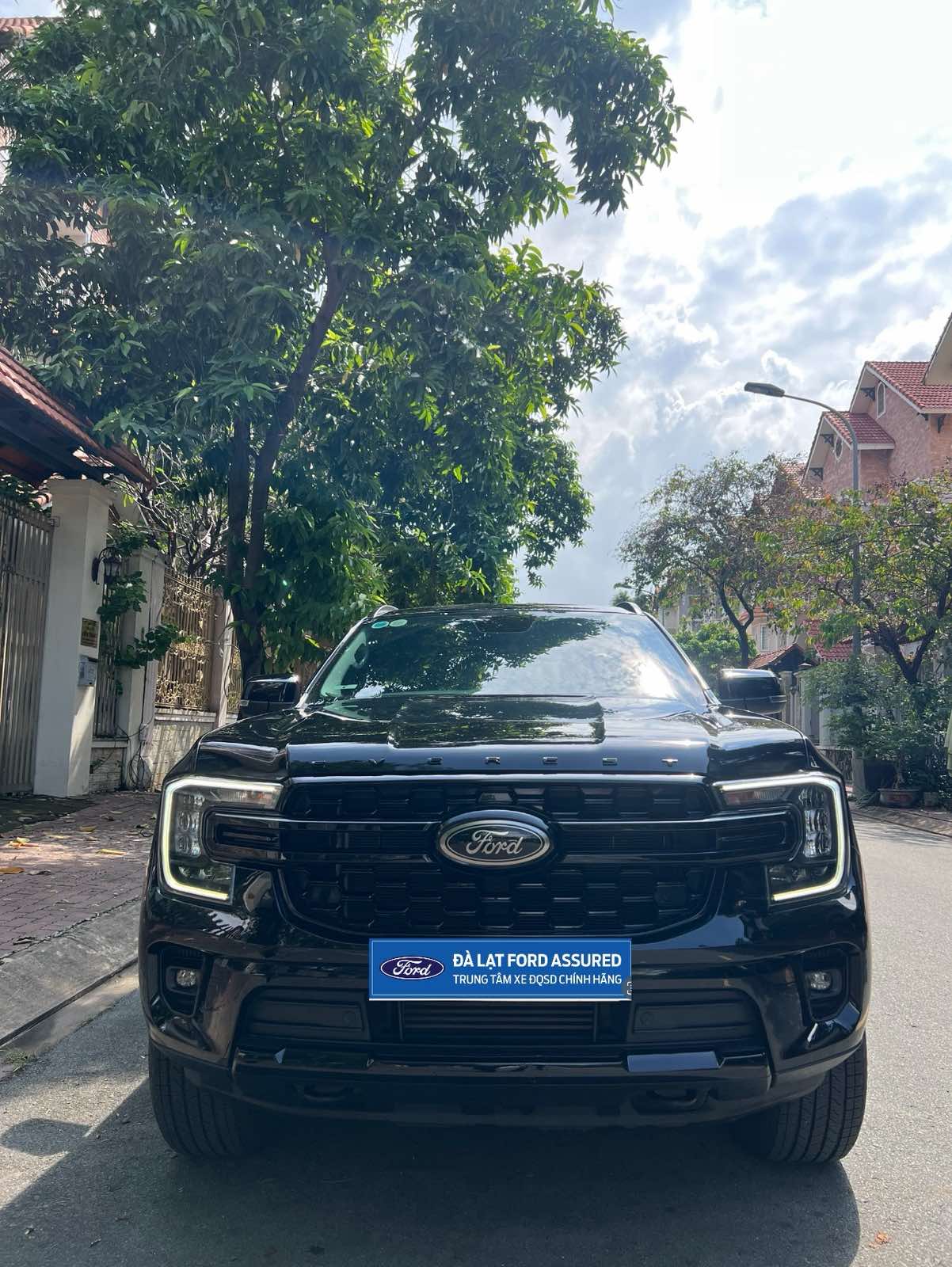 anh Viber 2025 11 08 09 59 02 628 Ford Everest Sport 4x2 AT 2023 – Màu Đen Sang Trọng, Odo 22.000 km, Giá Chỉ 1 Tỷ 109 Triệu