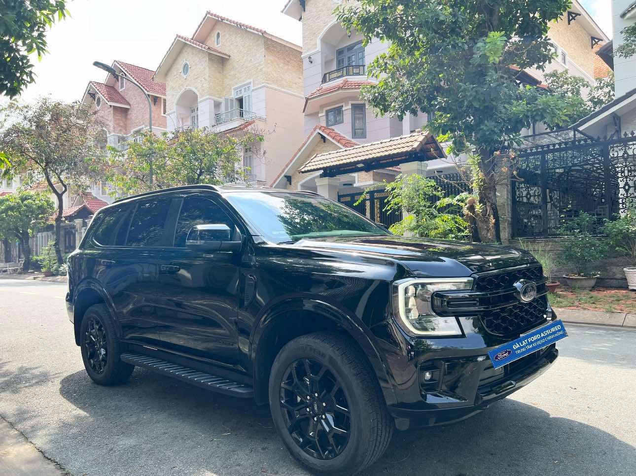 anh Viber 2025 11 08 09 59 03 467 Ford Everest Sport 4x2 AT 2023 – Màu Đen Sang Trọng, Odo 22.000 km, Giá Chỉ 1 Tỷ 109 Triệu