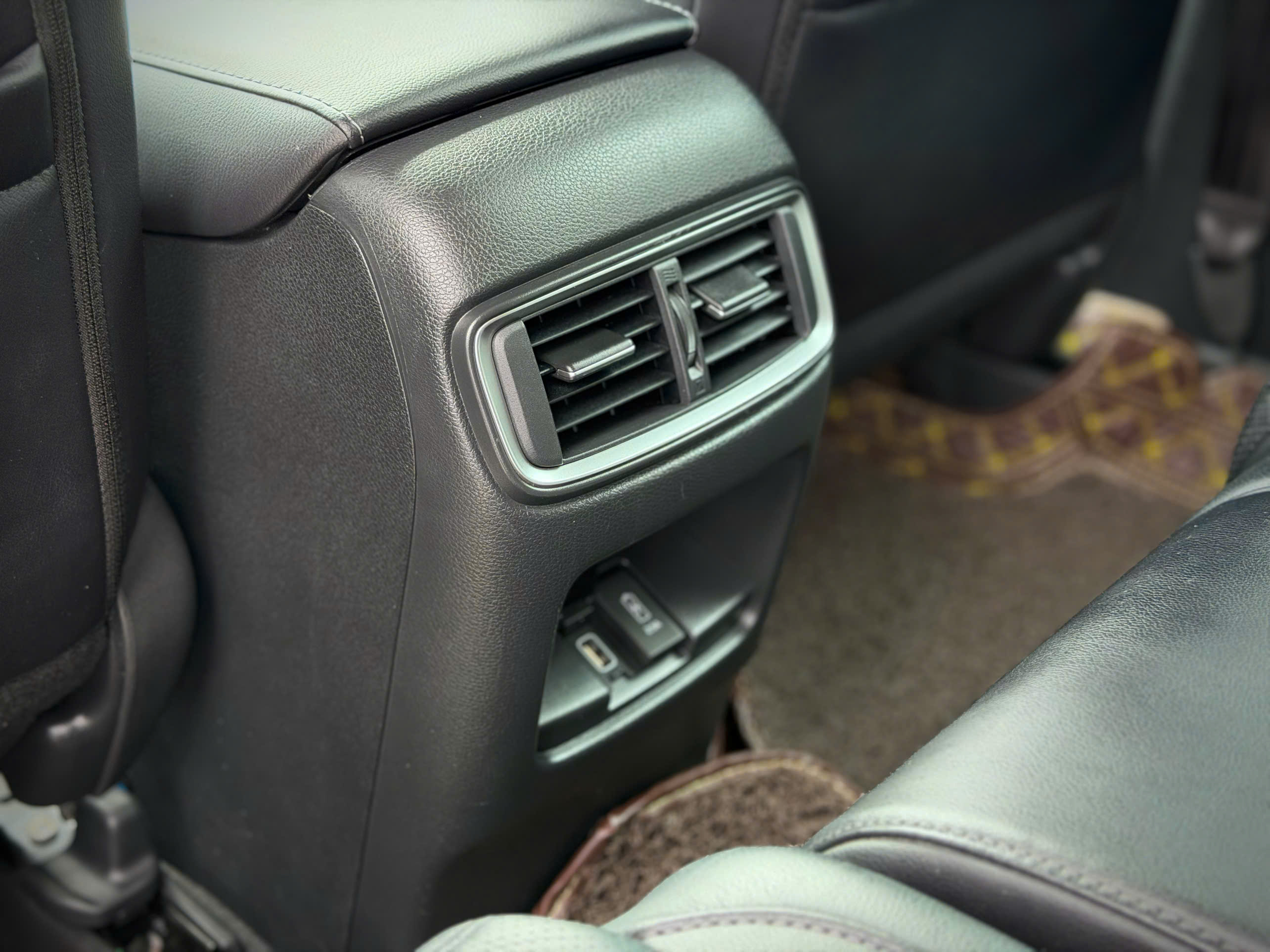 z7211910043593 0dfad58d1e7810d47f8e2b098b5a1d4a Honda CR-V G 2018 – Hàng siêu hiếm, Odo chỉ 24.000 km, giá 695 triệu