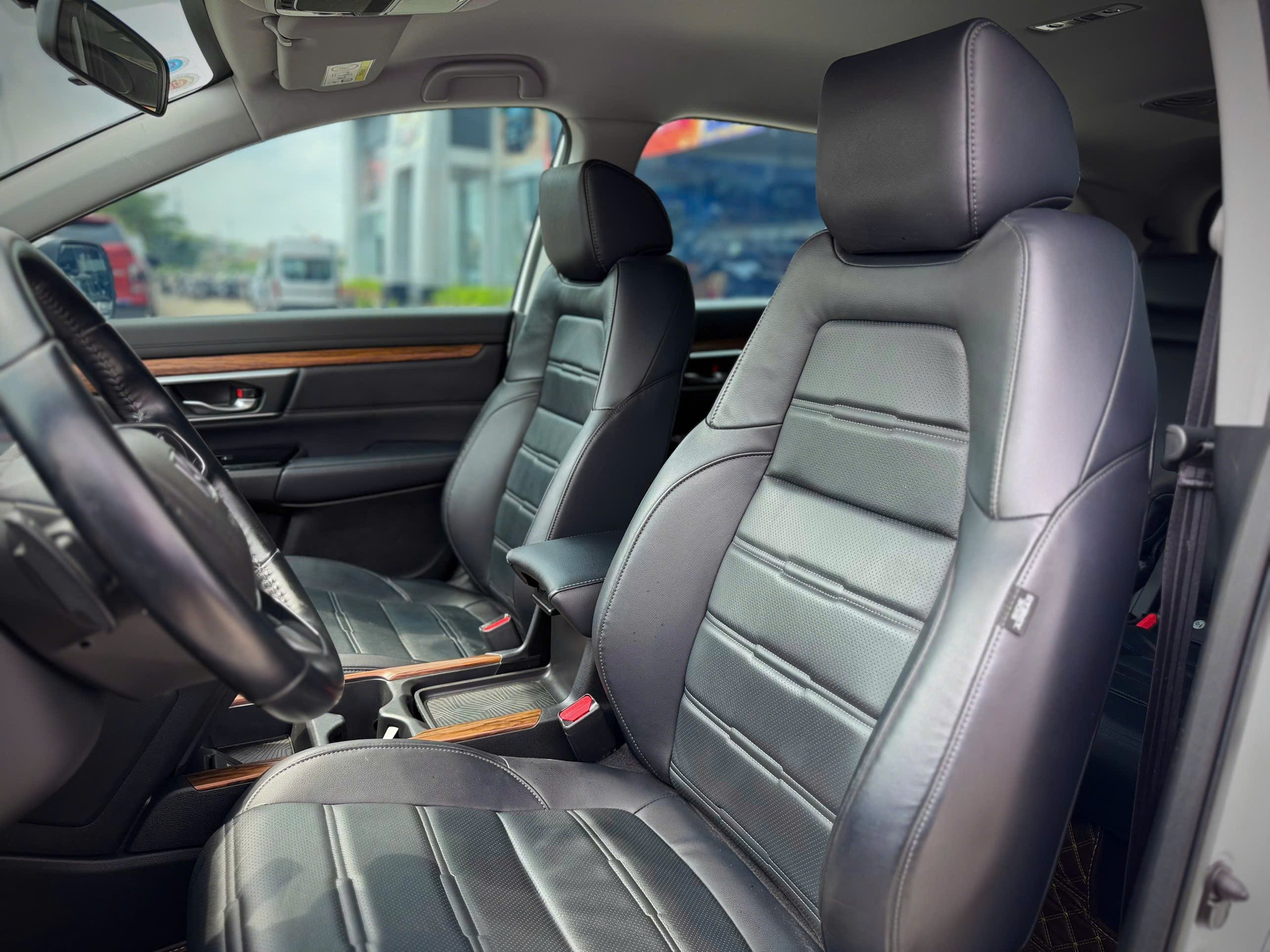 z7211910067155 3d1b0dc1e2e787acf57ab78b117a4369 Honda CR-V G 2018 – Hàng siêu hiếm, Odo chỉ 24.000 km, giá 695 triệu