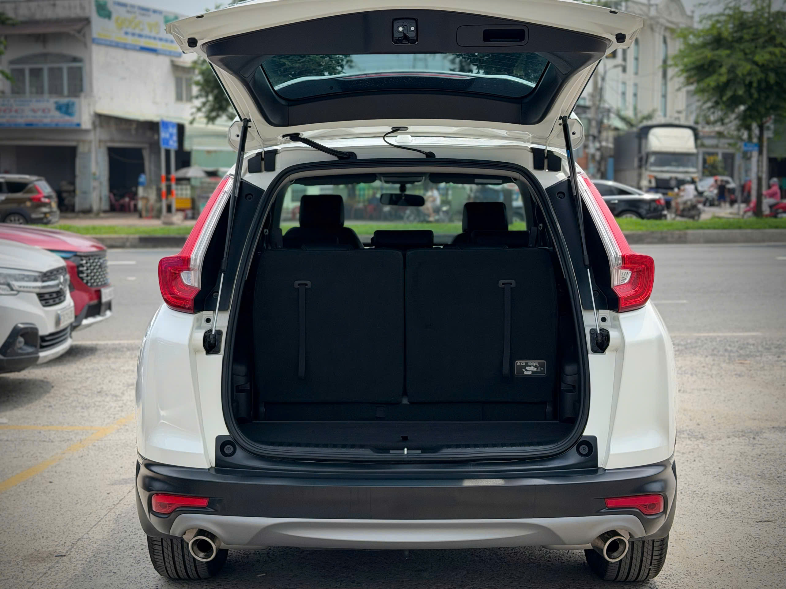 z7211910075545 87749552c5a28b7d66c0a3fdffb8174c Honda CR-V G 2018 – Hàng siêu hiếm, Odo chỉ 24.000 km, giá 695 triệu