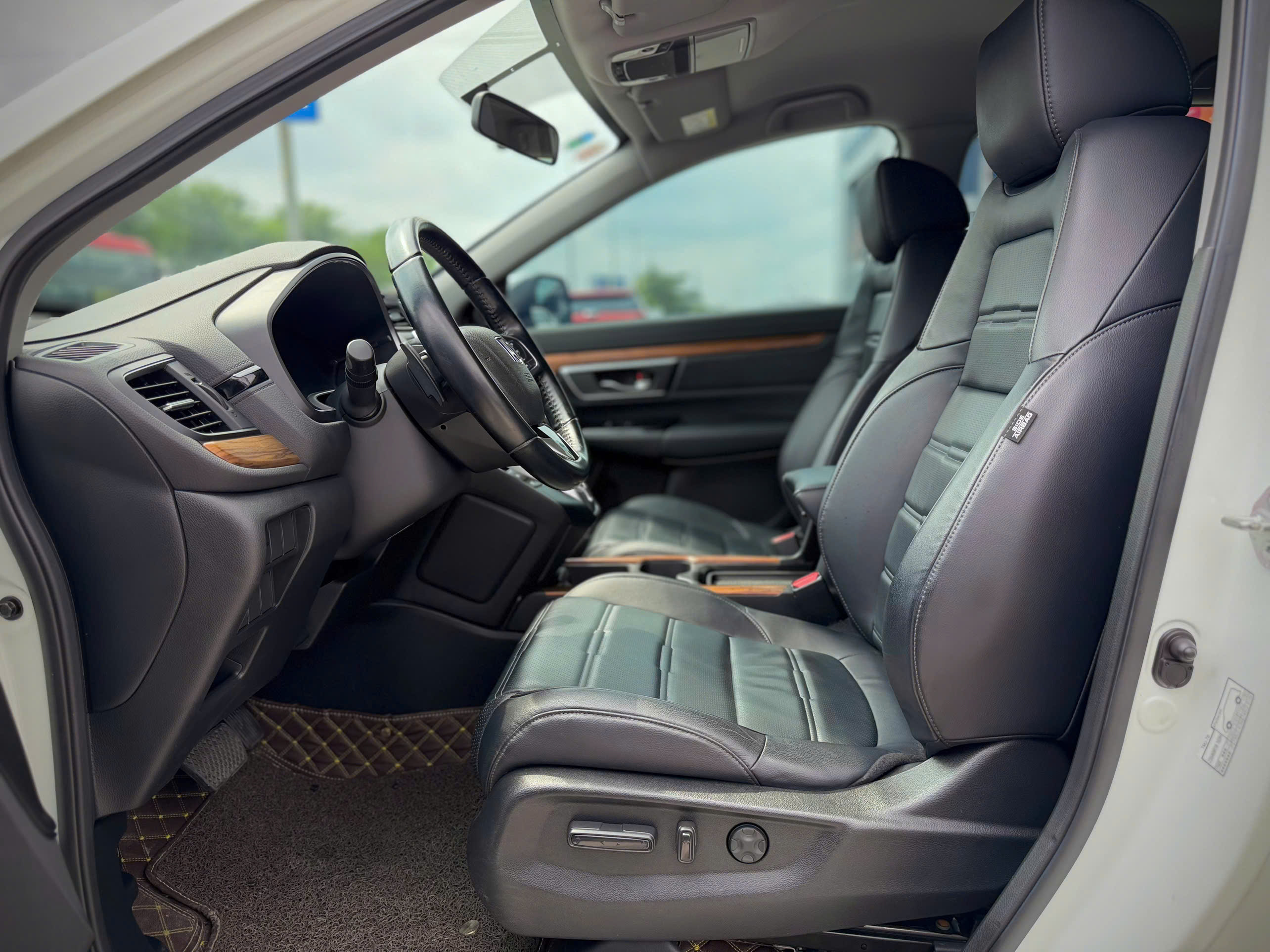 z7211910081225 f6e1c71283c52acf54575468e3eb0c85 Honda CR-V G 2018 – Hàng siêu hiếm, Odo chỉ 24.000 km, giá 695 triệu