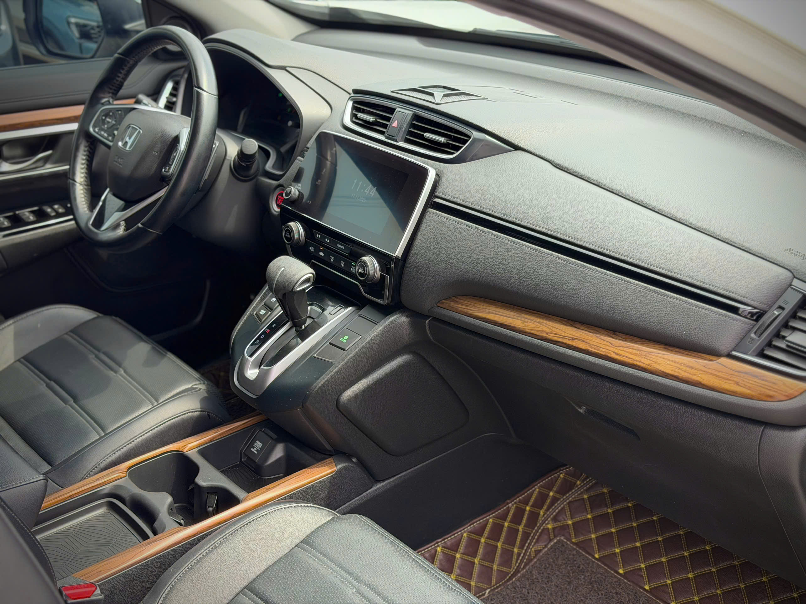 z7211910098942 ef93842858c6f2de8d9306b33084f47d Honda CR-V G 2018 – Hàng siêu hiếm, Odo chỉ 24.000 km, giá 695 triệu