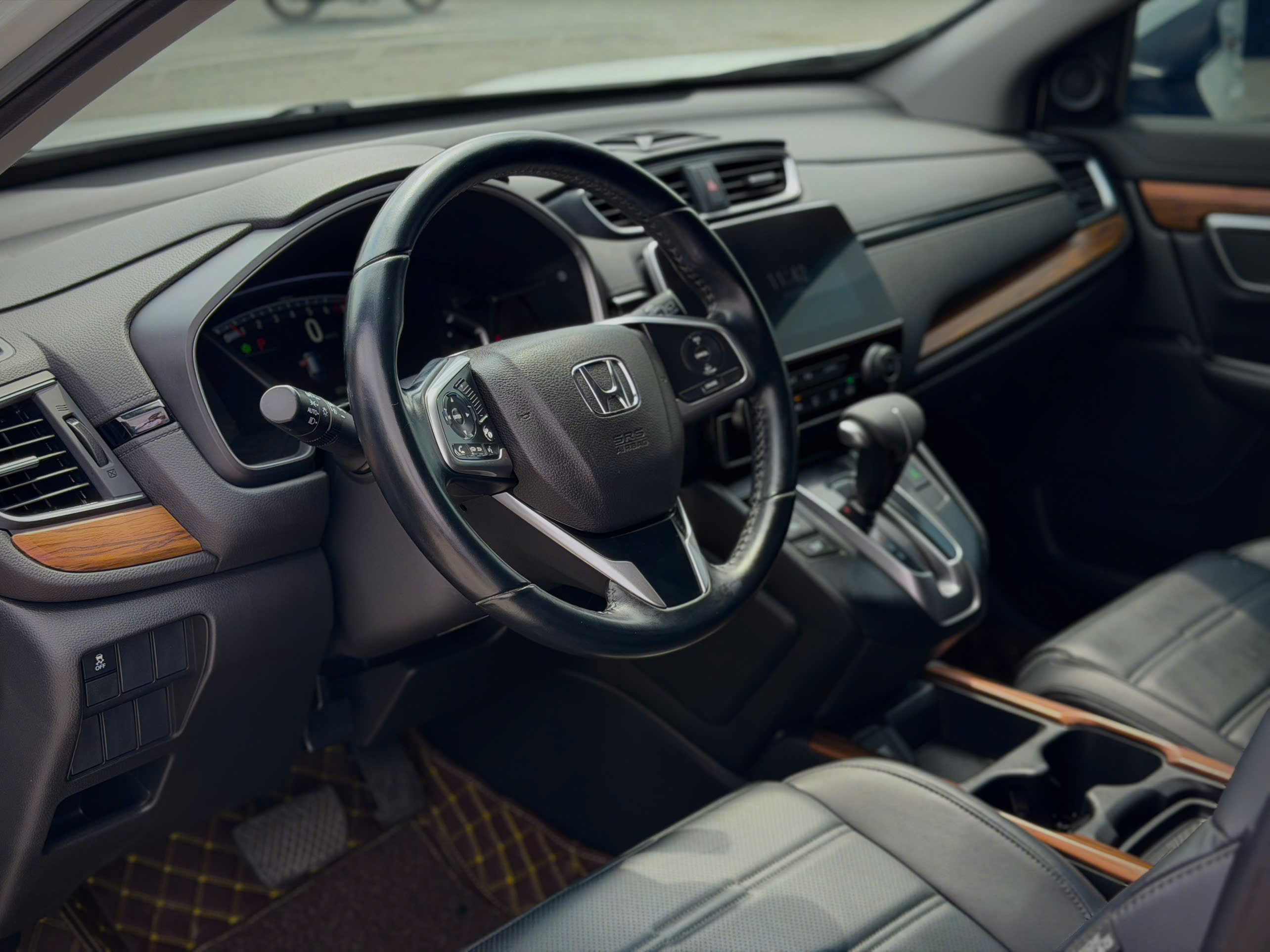 Honda CR-V G 2018 – Hàng siêu hiếm, Odo chỉ 24.000 km, giá 695 triệu 33 Honda CR-V G 2018 – Hàng siêu hiếm, Odo chỉ 24.000 km, giá 695 triệu z7211910149712 8bbc7cbb115ec16ee9bb788be44fcc0d Honda CR-V G 2018 – Hàng siêu hiếm, Odo chỉ 24.000 km, giá 695 triệu