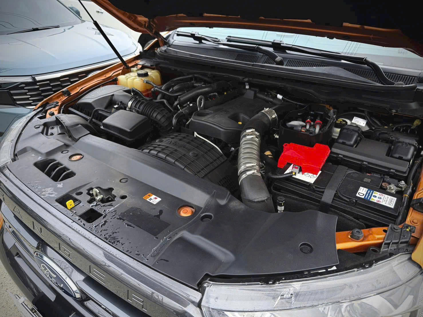 z7214848836877 8df2f94fa6e1c6dd1169ba284b396682 Ford Ranger Wildtrak 4x4 2019 – Siêu lướt, cực chất, giá chỉ 665 triệu