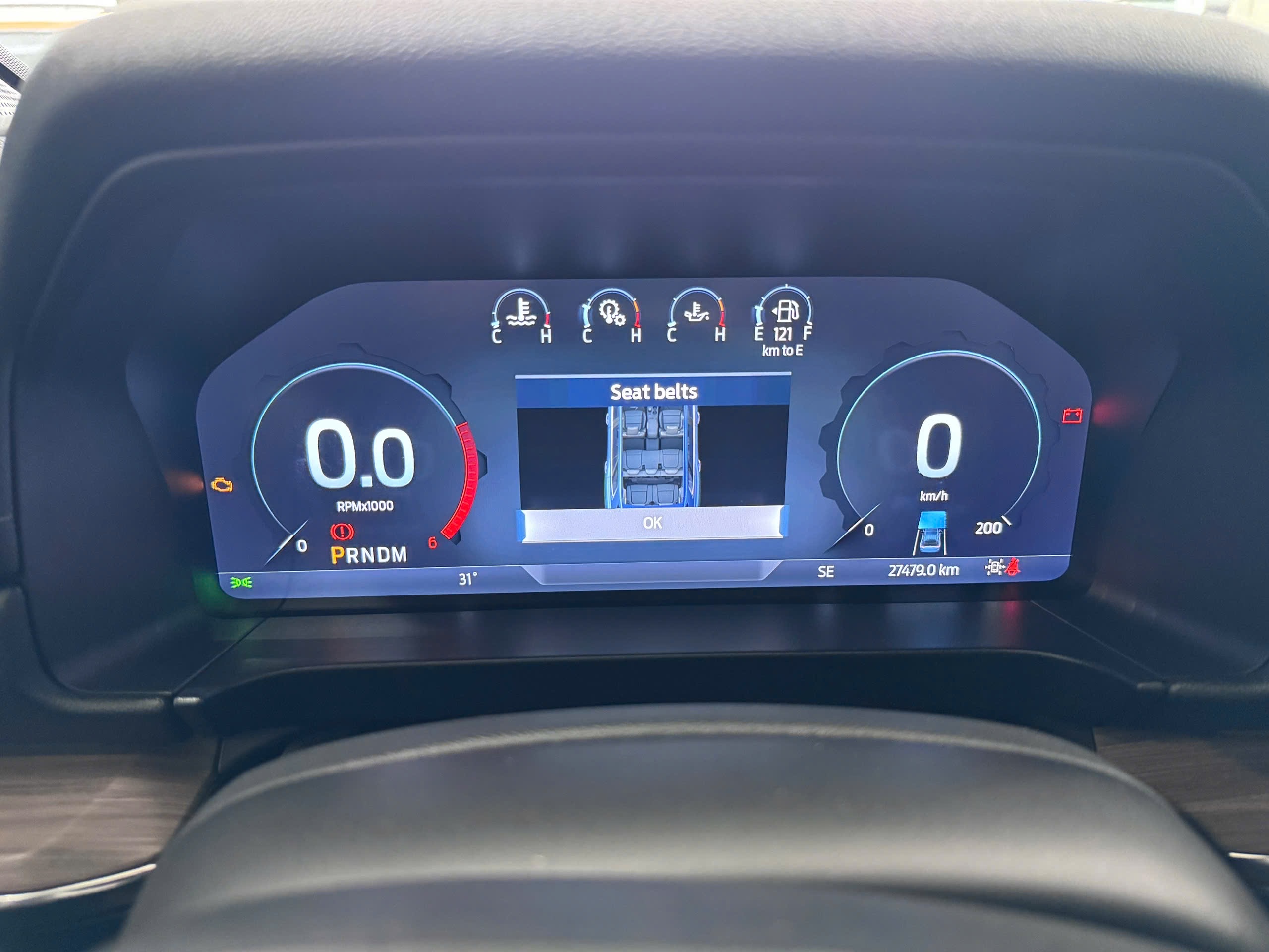 z7218726517430 4e7f6fa604823d34e1f6ee14ea3a0934 Bán Ford Everest Titanium 4x4 2023 – Xe Đẹp Như Mới, Giá 1.369 Tỷ