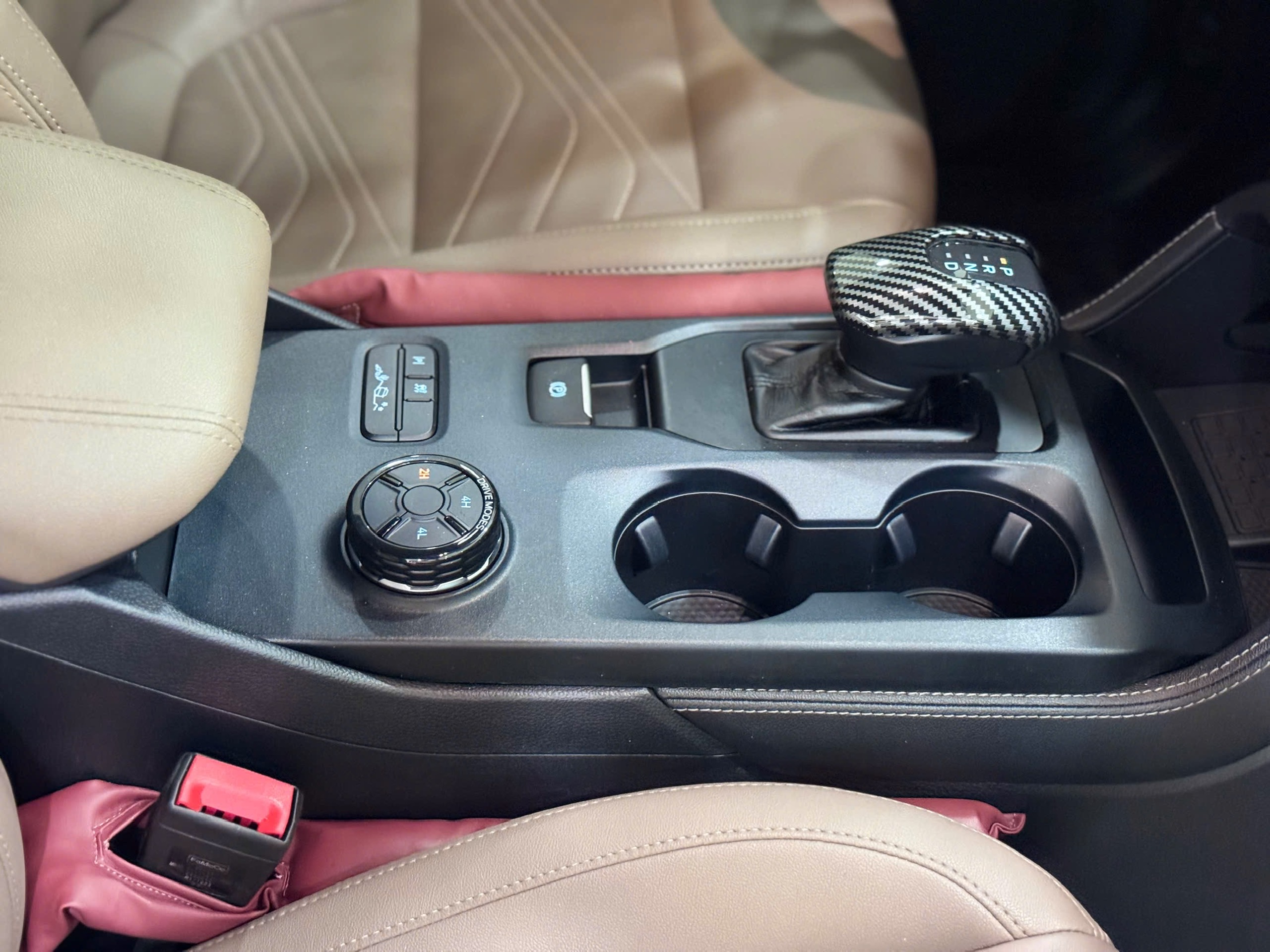 z7218726517441 11a73de1a182c8e74c35e5cafa50174a Bán Ford Everest Titanium 4x4 2023 – Xe Đẹp Như Mới, Giá 1.369 Tỷ