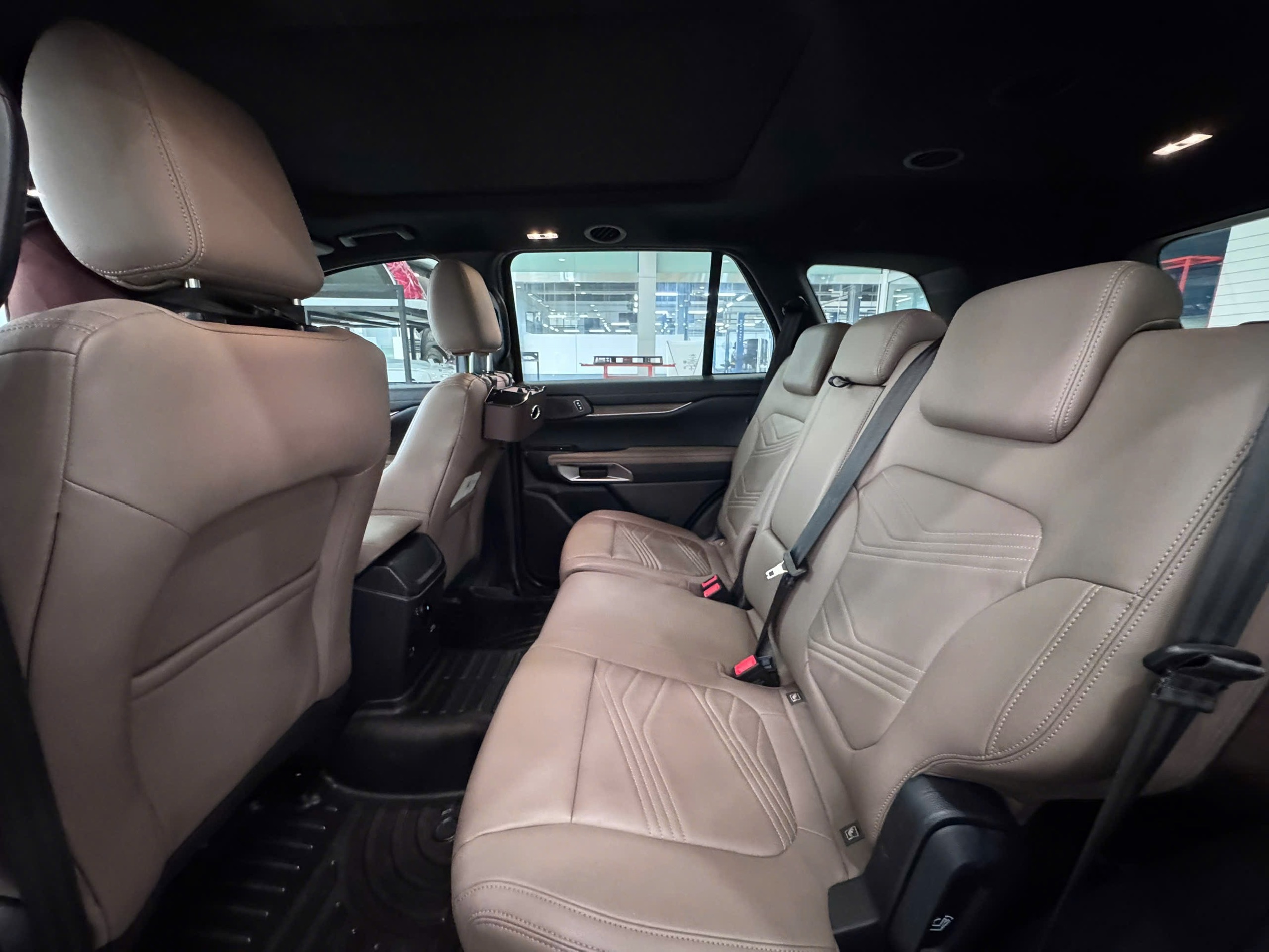 z7218726517442 64e4fd7de1a1300148db6e0de46b15ab Bán Ford Everest Titanium 4x4 2023 – Xe Đẹp Như Mới, Giá 1.369 Tỷ