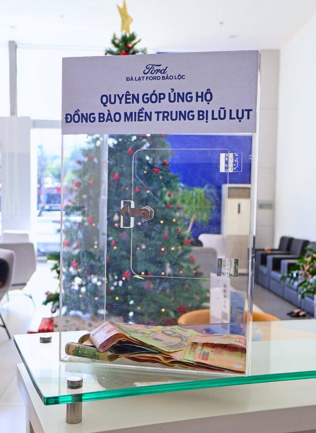 Ford Bảo Lộc chung tay hướng tay đồng bào miền Trung bị lũ lụt 13 Ford Bảo Lộc chung tay hướng tay đồng bào miền Trung bị lũ lụt 589100799 122149631972908213 8779493878415437631 n Ford Bảo Lộc chung tay hướng tay đồng bào miền Trung bị lũ lụt