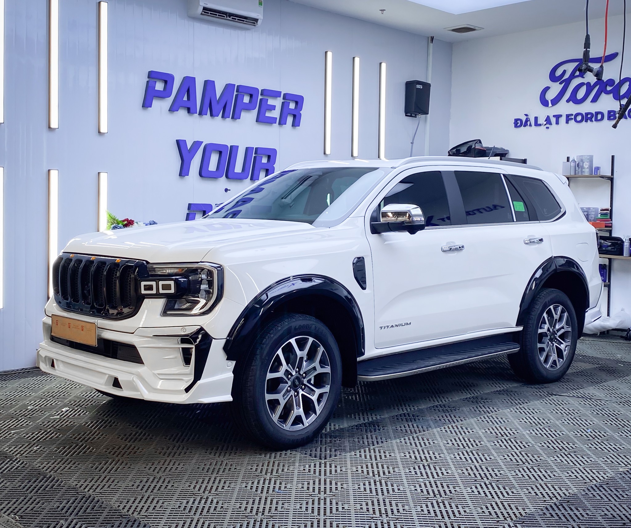 593939177 122151231200908213 7296425379763435266 n Ford Everest trở nên khác biệt với gói độ Body Kit Victor V3 tại Bảo Lộc