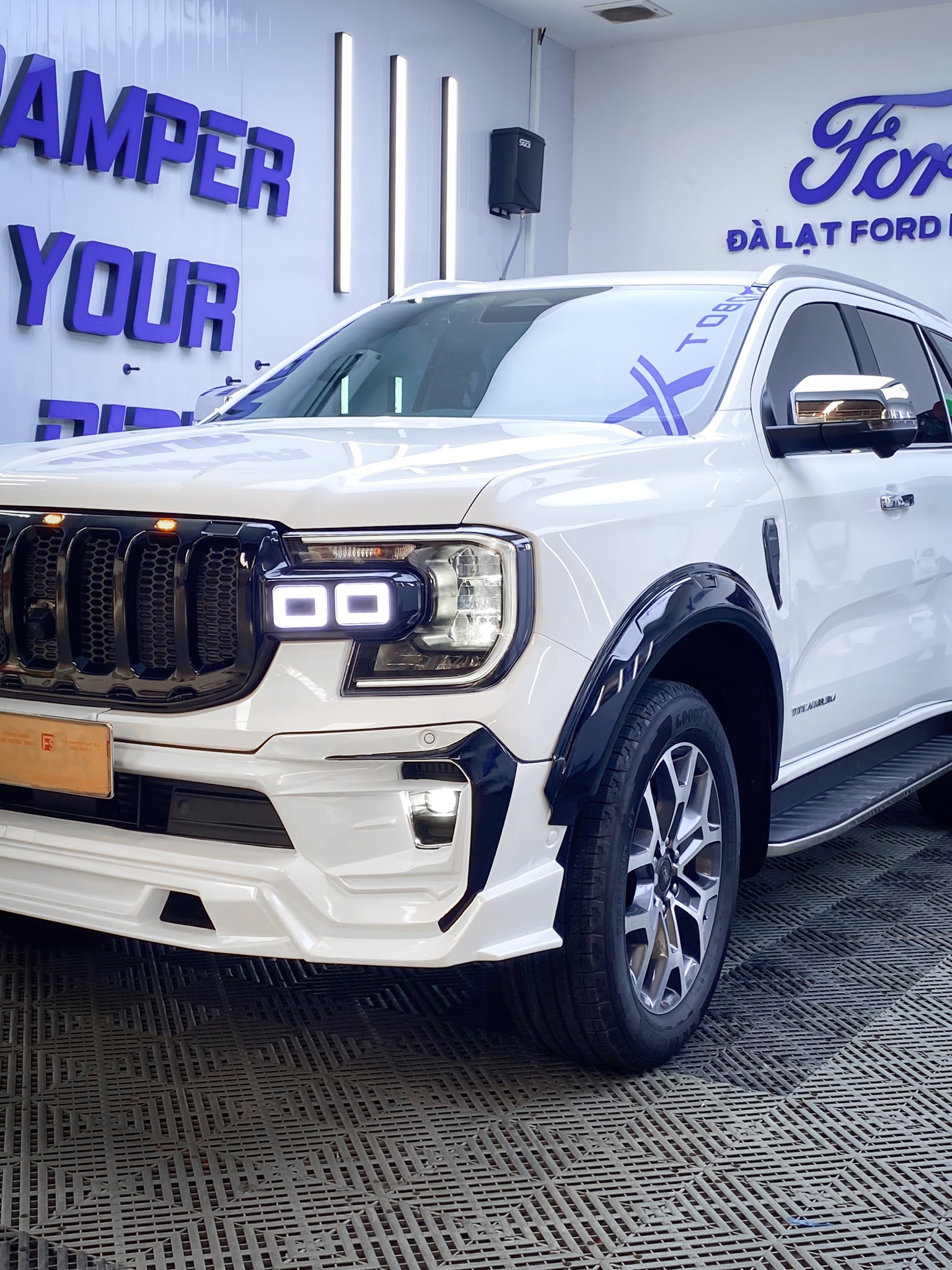 594541408 122151231314908213 5053344950456515839 n Ford Everest trở nên khác biệt với gói độ Body Kit Victor V3 tại Bảo Lộc