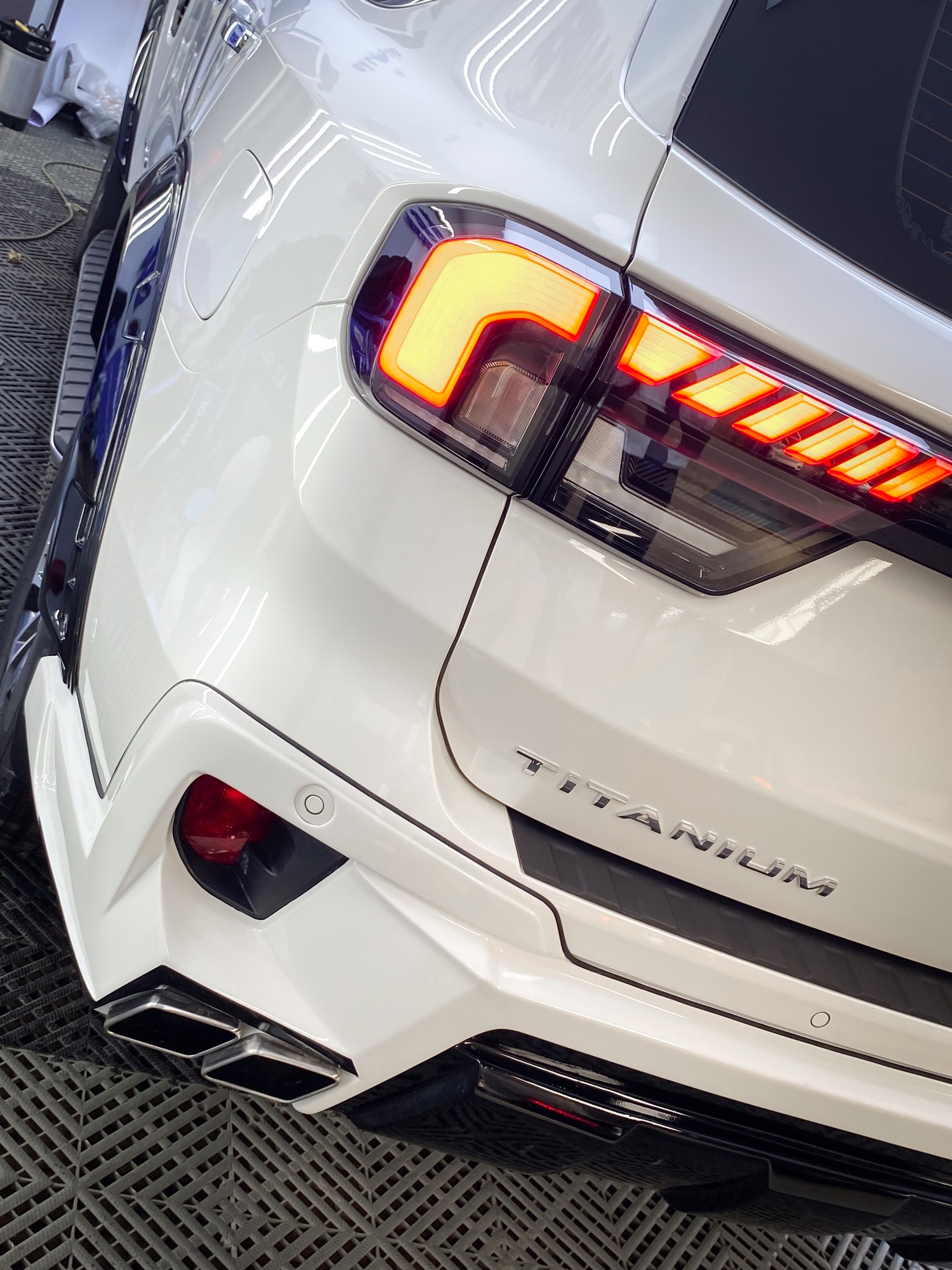 594598609 122151231578908213 2909292142126011335 n Ford Everest trở nên khác biệt với gói độ Body Kit Victor V3 tại Bảo Lộc