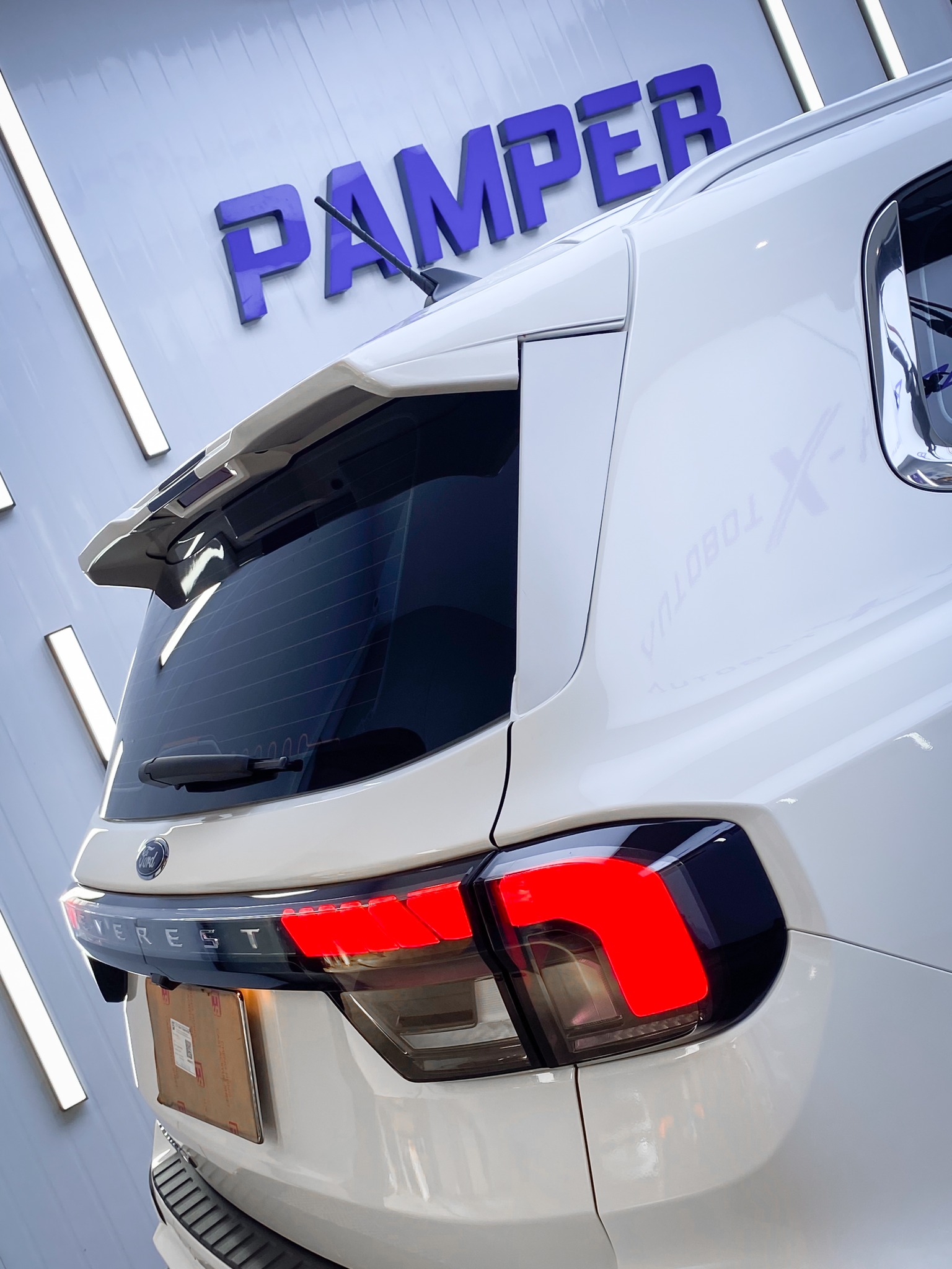 594786097 122151231536908213 4241848669217395159 n Ford Everest trở nên khác biệt với gói độ Body Kit Victor V3 tại Bảo Lộc