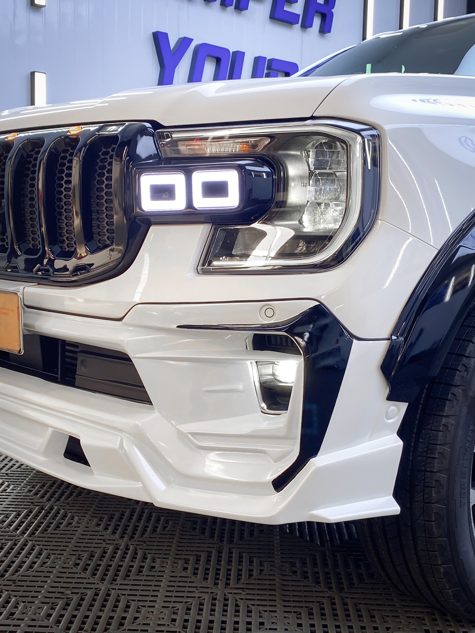 594842757 122151231380908213 7319257932482202677 n Ford Everest trở nên khác biệt với gói độ Body Kit Victor V3 tại Bảo Lộc