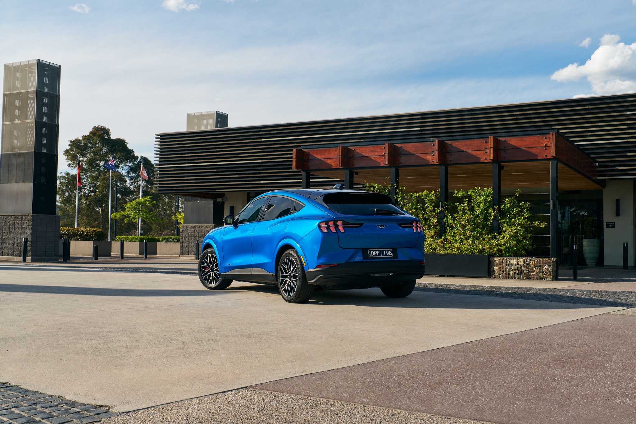 605086903 1360000539489784 8921561648396737892 n Mustang Mach-E tinh thần tự do, hiệu năng và cảm xúc sau vô-lăng