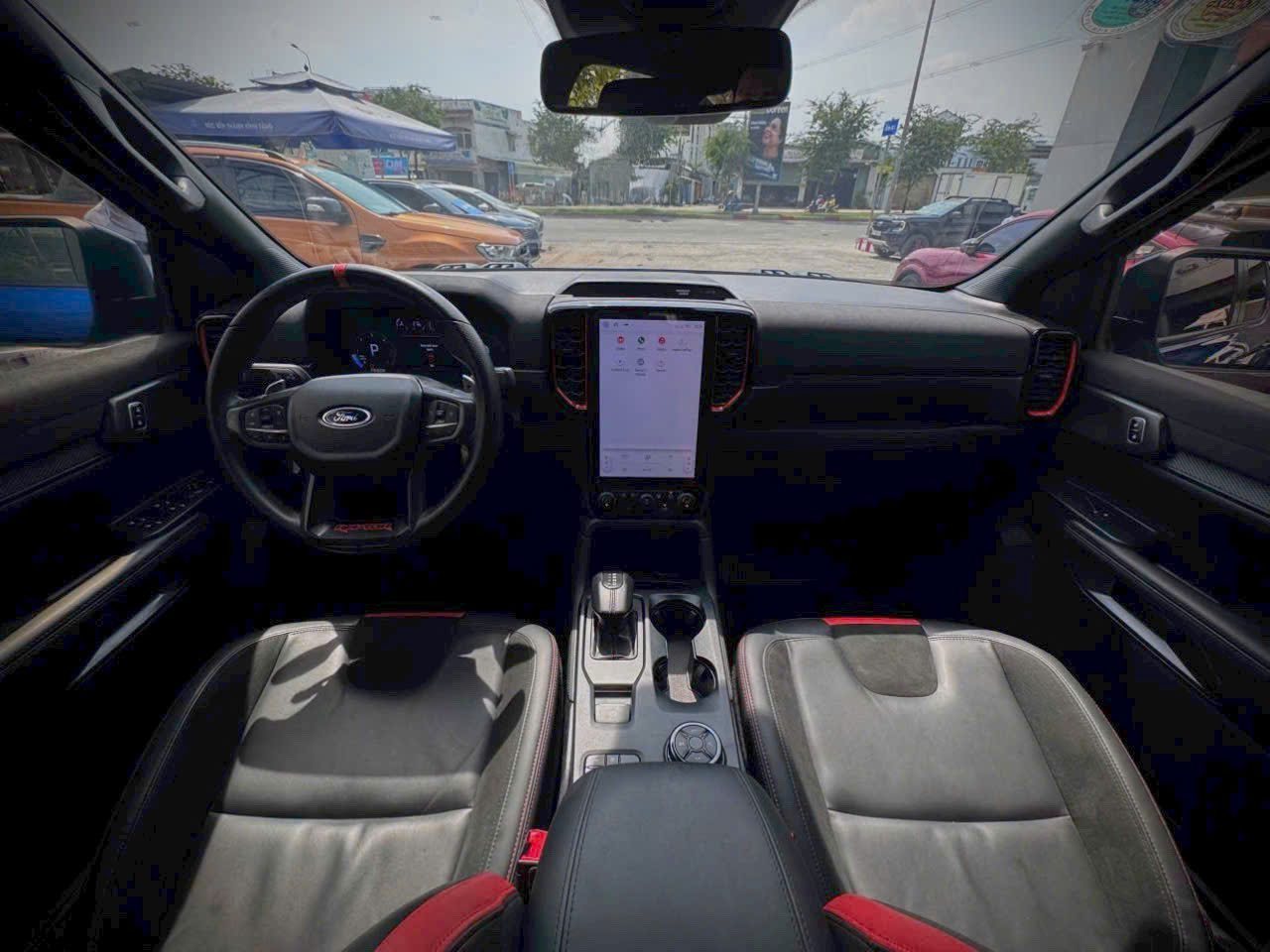 z7139671174538 f6f76dcdf3110473e18d3cf0141c724f Ranger Raptor Next Gen 2023 – Xe Lướt Cực Đẹp - Giá bán 1 tỷ 120 triệu