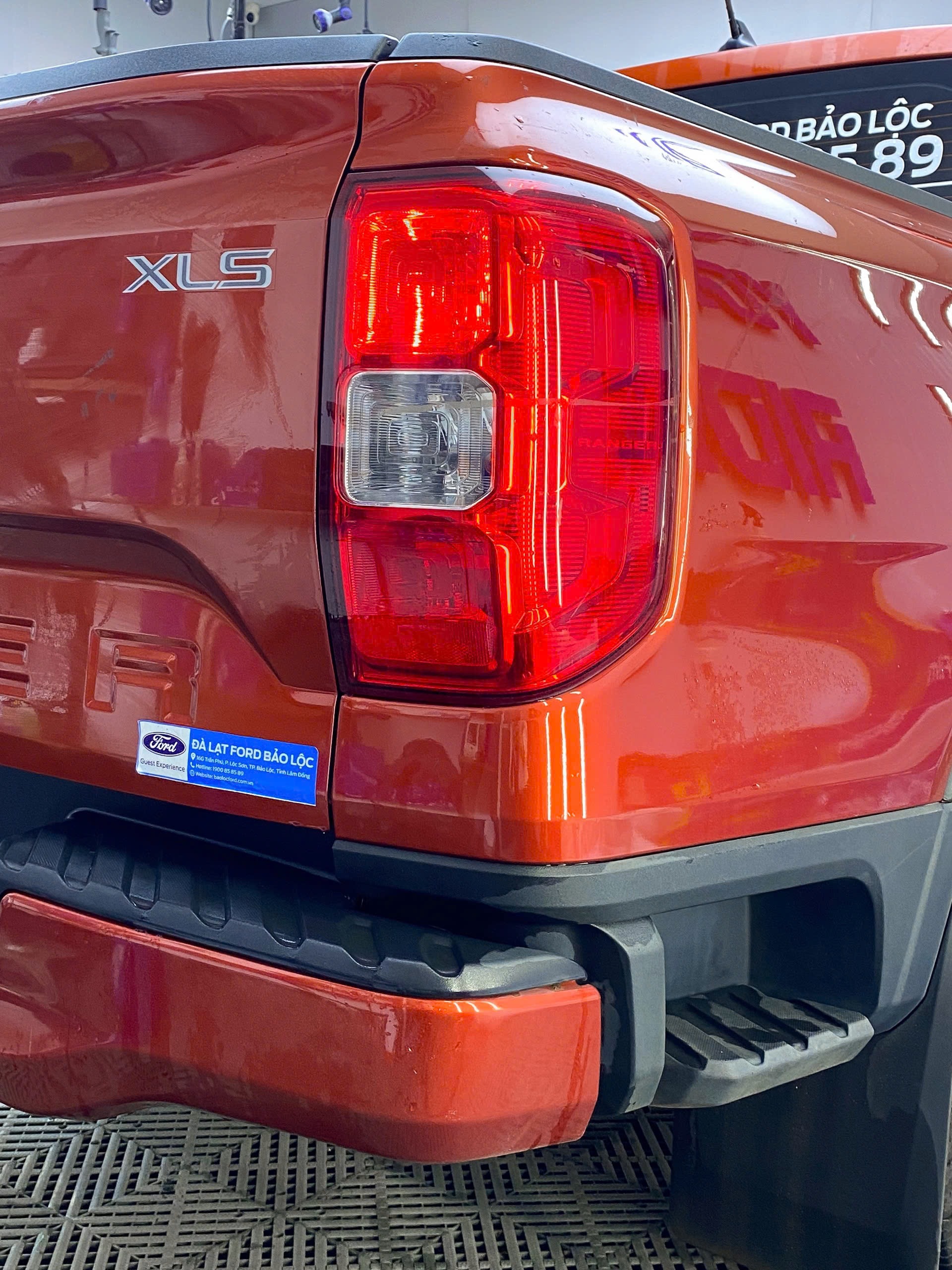 z7243835397732 99e8021dabc0a19e0649115f7a8e6d54 Hãng Ford bảo Lộc thanh lý xe Ranger XLS 4x4 AT – 2022 - Giá bán 639 triệu