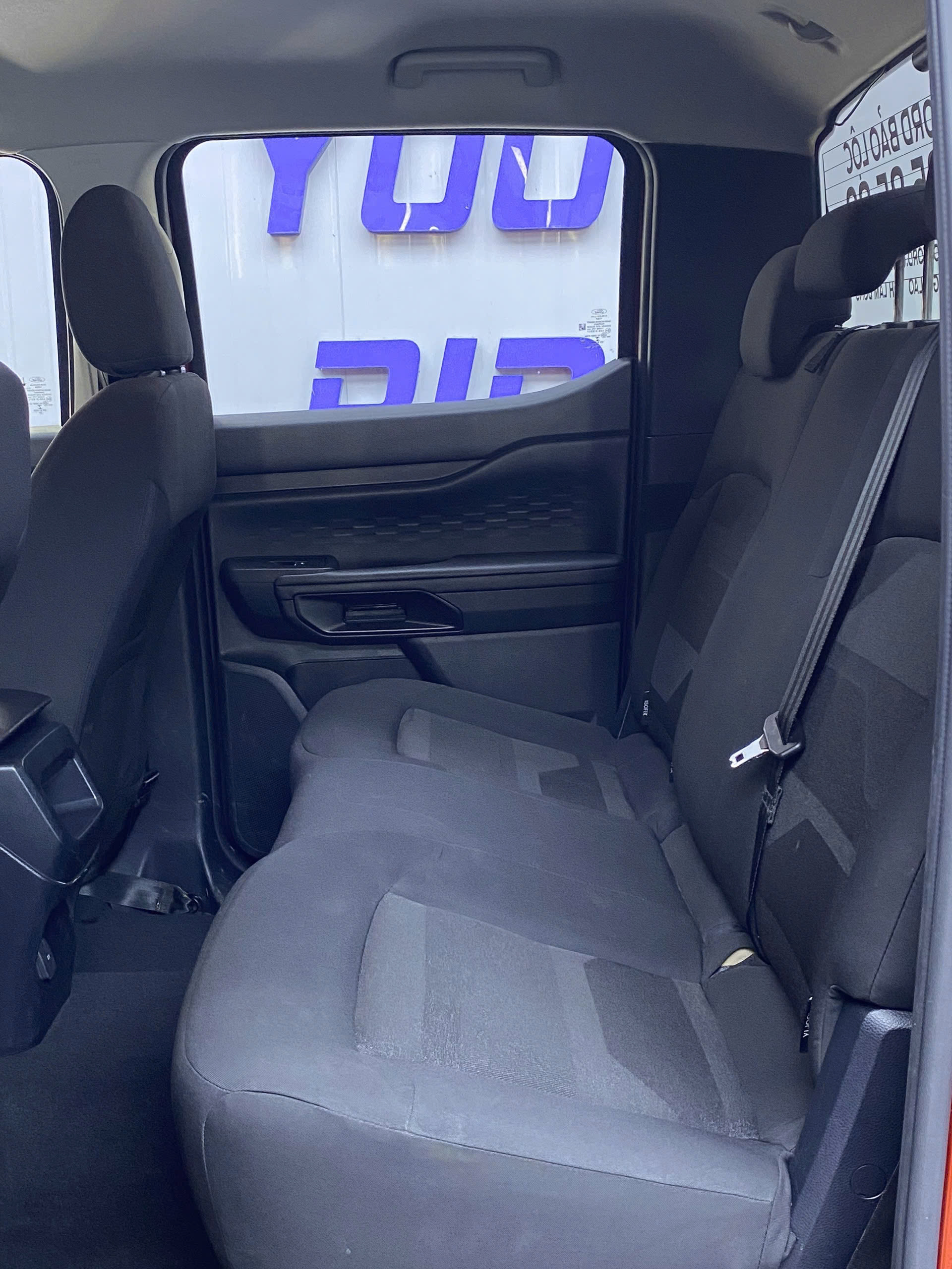 z7243835460670 cca21a599828648e1a3e1167bc790731 Hãng Ford bảo Lộc thanh lý xe Ranger XLS 4x4 AT – 2022 - Giá bán 639 triệu