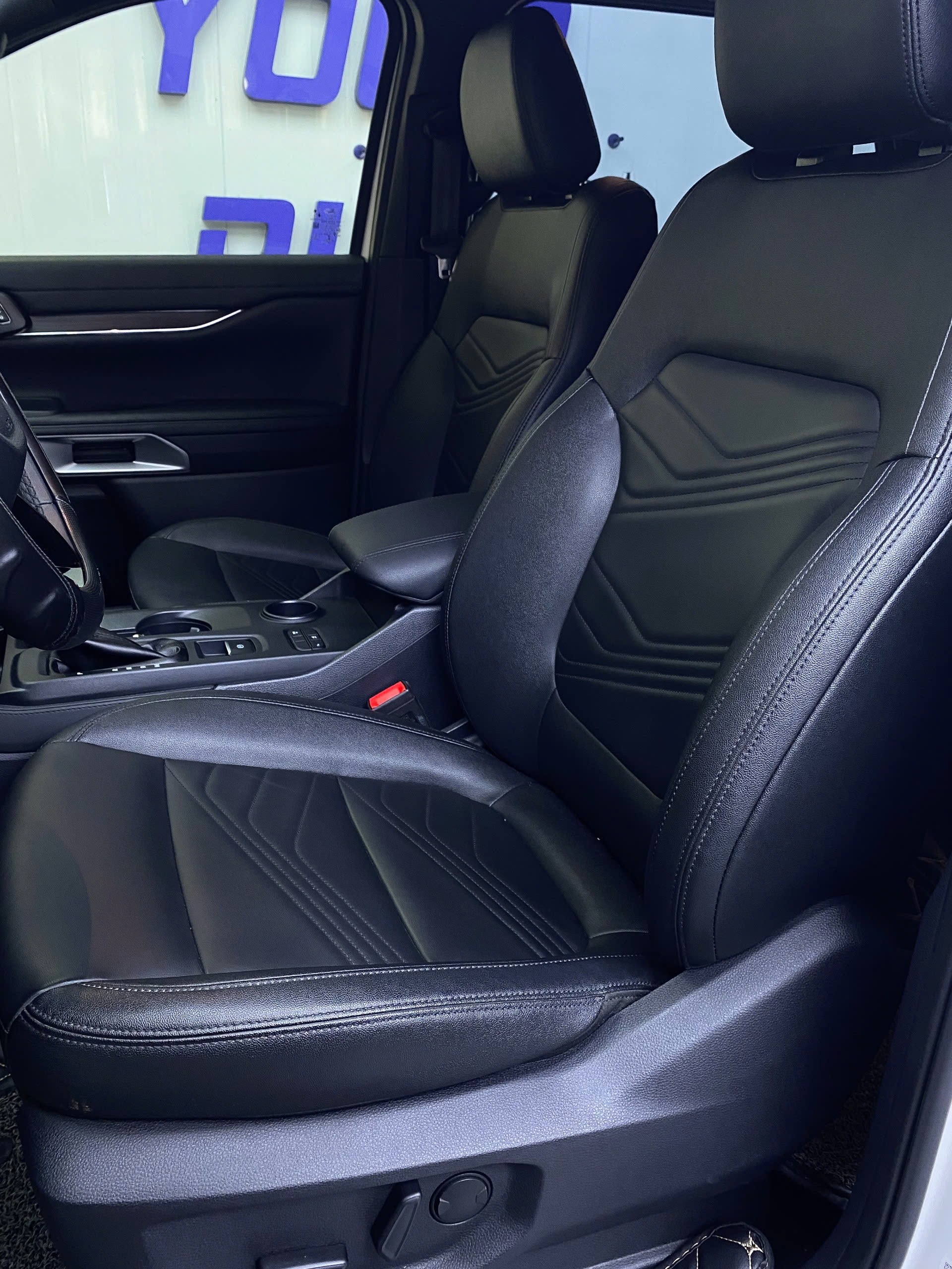 z7280991619530 3d4bac25c4157985a73f5d395442bf91 FORD EVEREST TITANIUM 4x2 – 1 CHỦ TỪ ĐẦU (2022) - Giá 1 tỷ 150 triệu