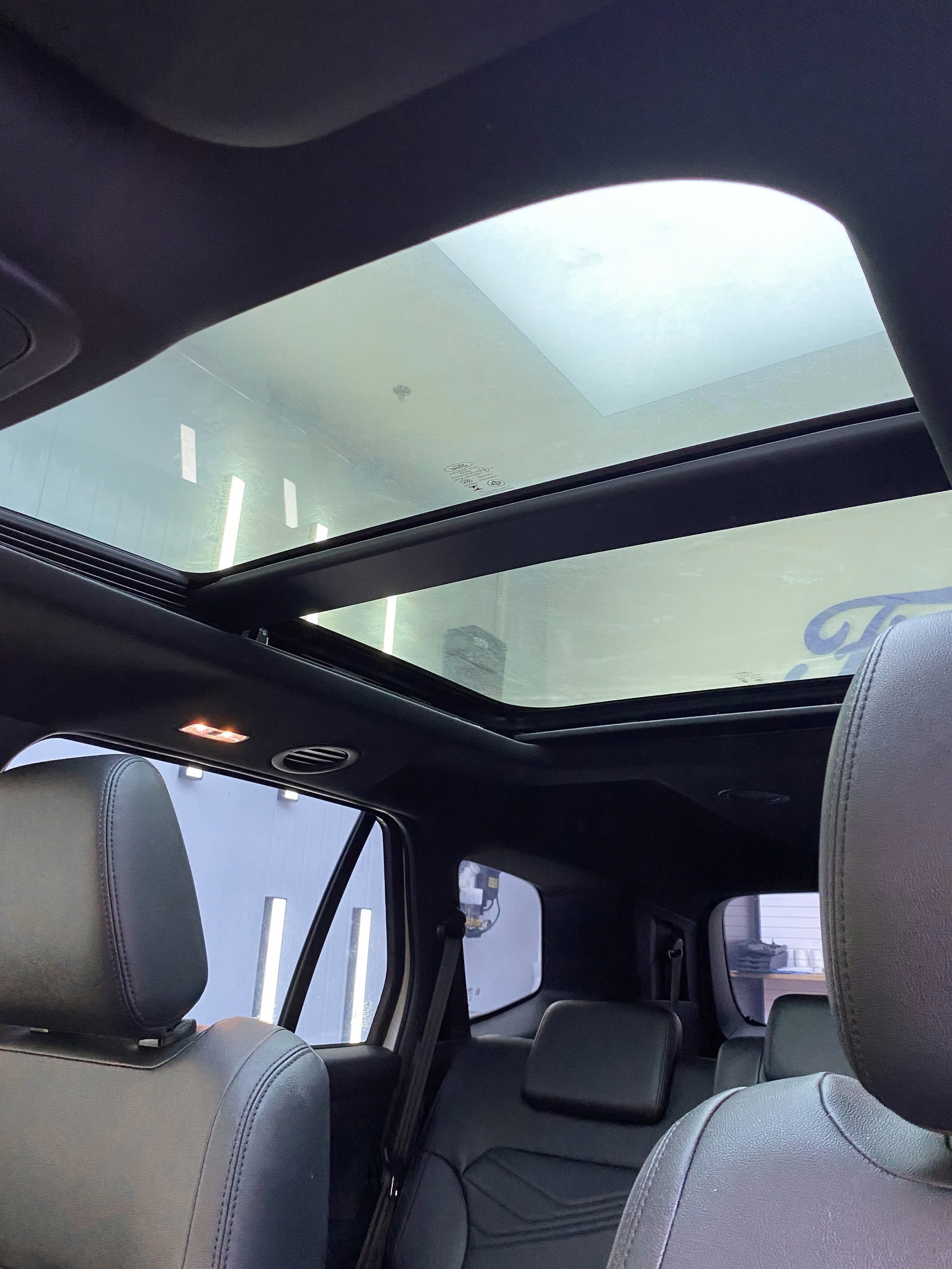 FORD EVEREST TITANIUM 4x2 – 1 CHỦ TỪ ĐẦU (2022) - Giá 1 tỷ 150 triệu 22 FORD EVEREST TITANIUM 4x2 – 1 CHỦ TỪ ĐẦU (2022) - Giá 1 tỷ 150 triệu z7280991660735 1729abd9a9b2eccfd2a875e53ee37eba FORD EVEREST TITANIUM 4x2 – 1 CHỦ TỪ ĐẦU (2022) - Giá 1 tỷ 150 triệu