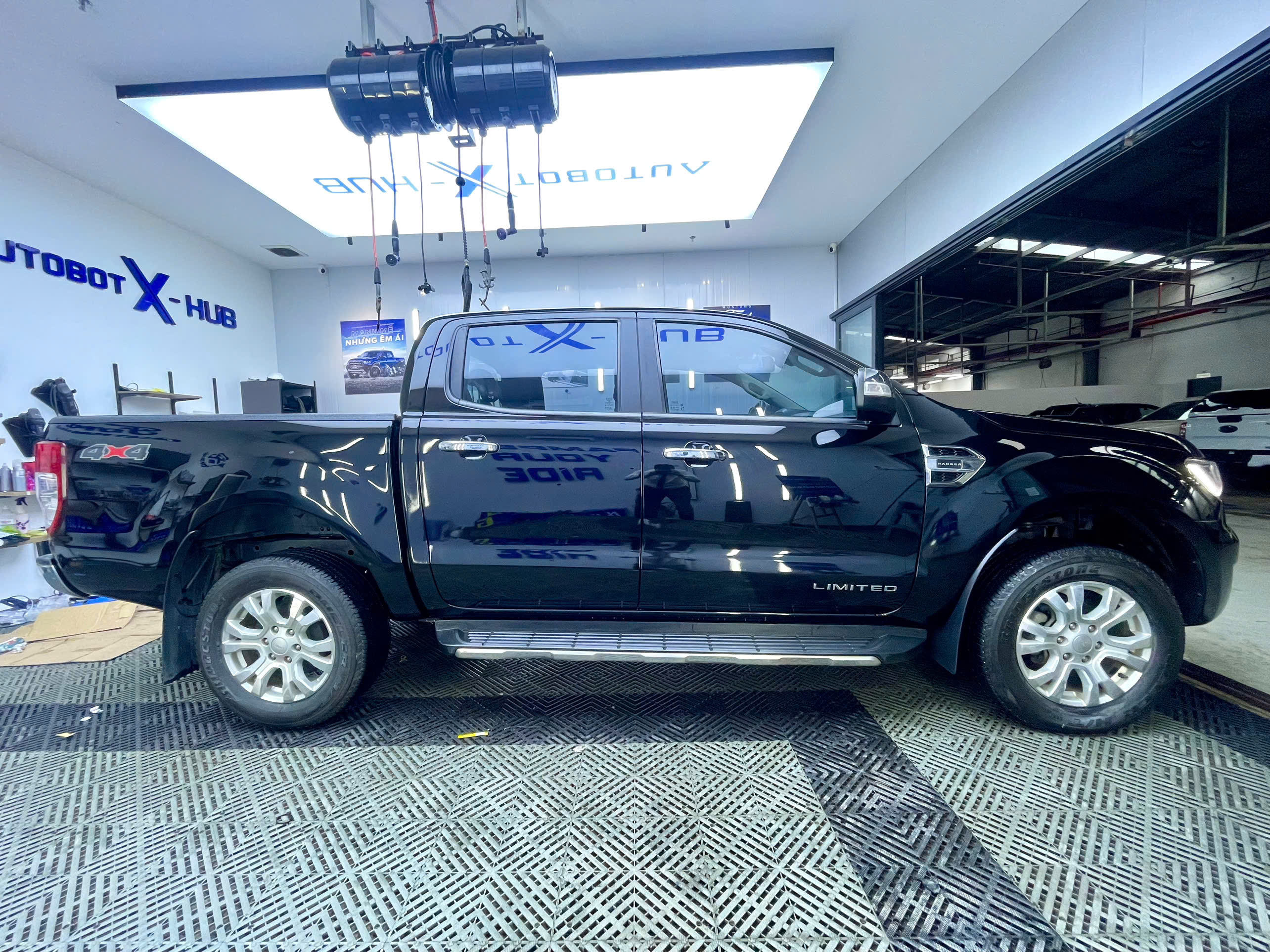 z7357303590099 23a5c3400a3502ef1b4010d6551acbc3 RANGER XLT LIMITED 2.0L 4x4 AT - Giá 575 triệu