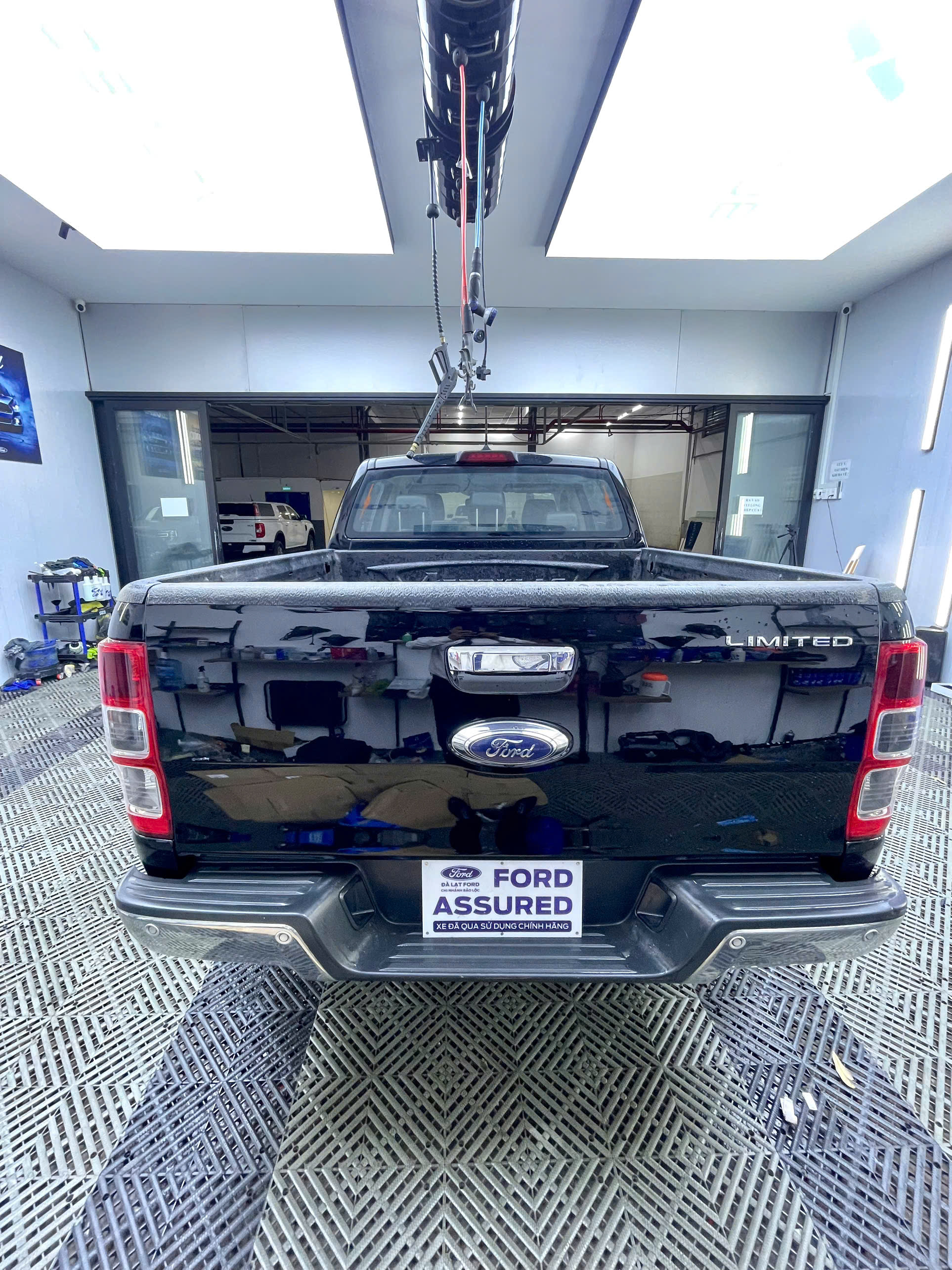 z7357303597591 869e63ffb0a0ac7a58299a2e4bac7538 RANGER XLT LIMITED 2.0L 4x4 AT - Giá 575 triệu