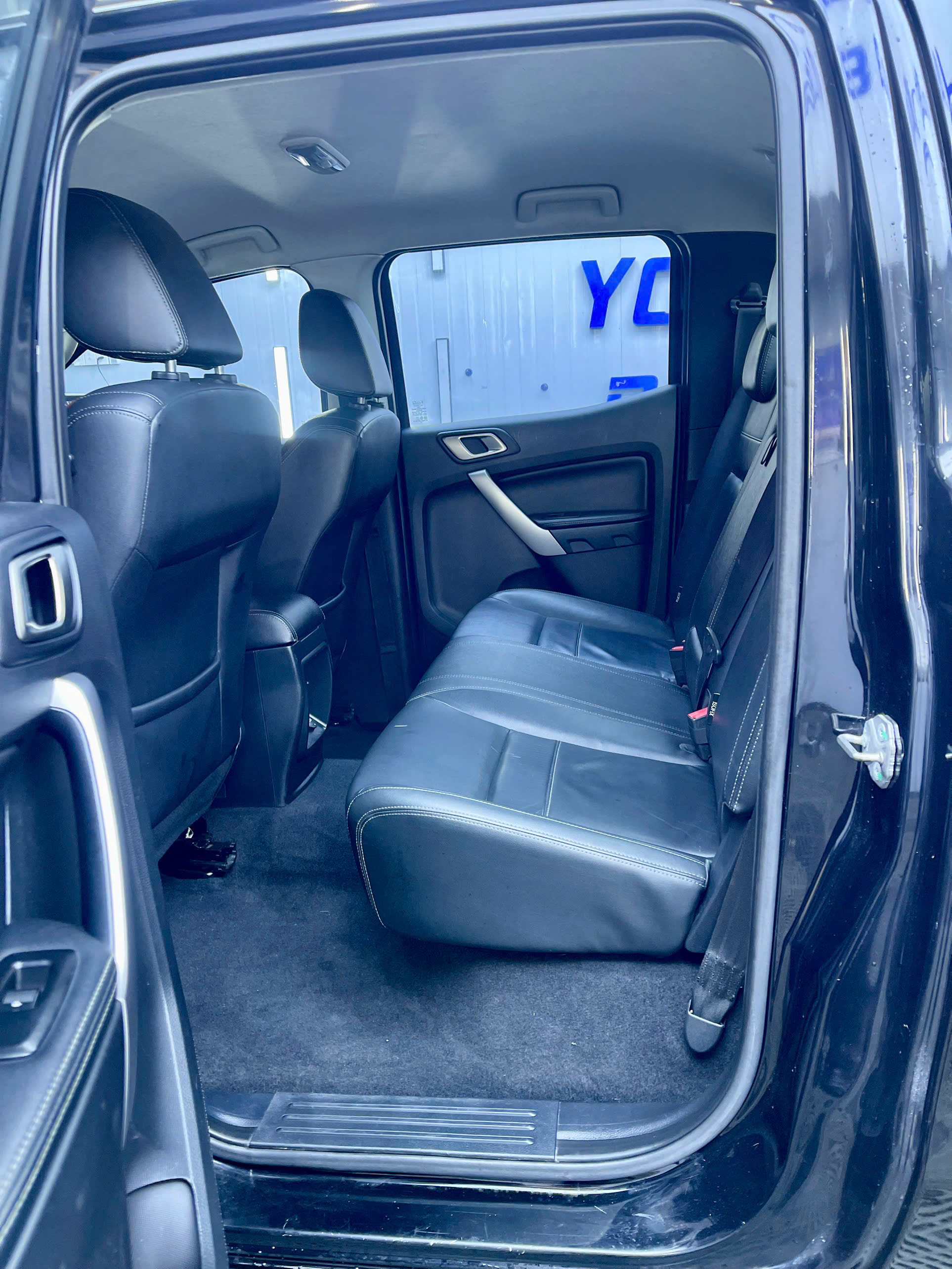 z7357303628440 5acc56af6b4bab9ae5acb1e053b239c5 RANGER XLT LIMITED 2.0L 4x4 AT - Giá 575 triệu