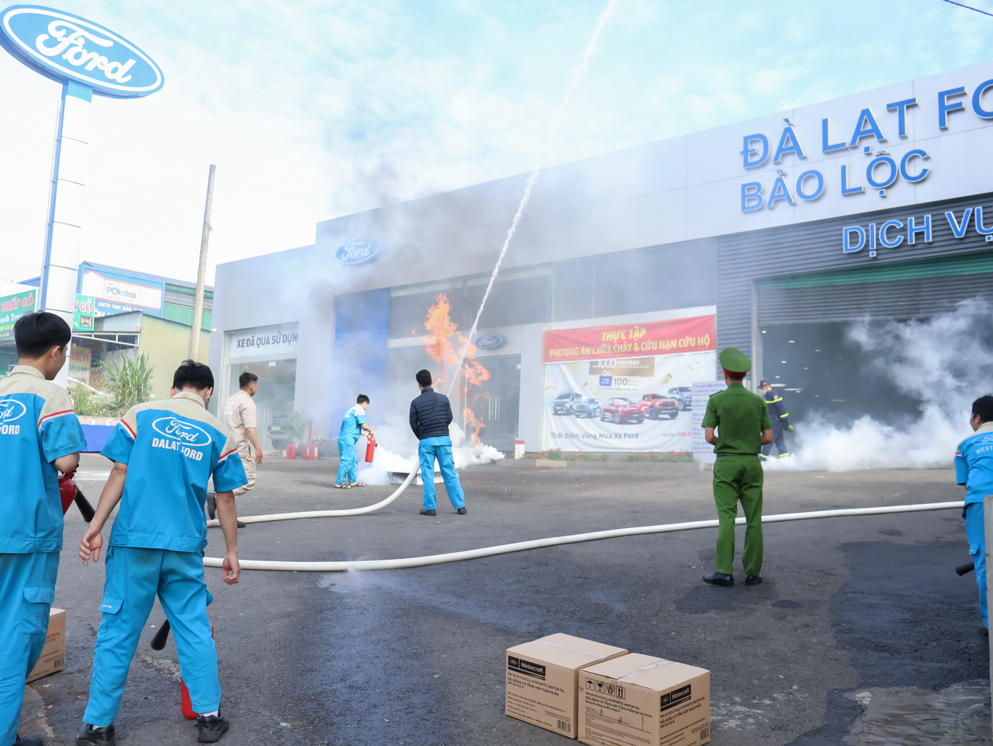 607600644 122156937176908213 427783374347053717 n Thực tập Phương án chữa cháy & Cứu nạn – Cứu hộ tại Ford Bảo Lộc