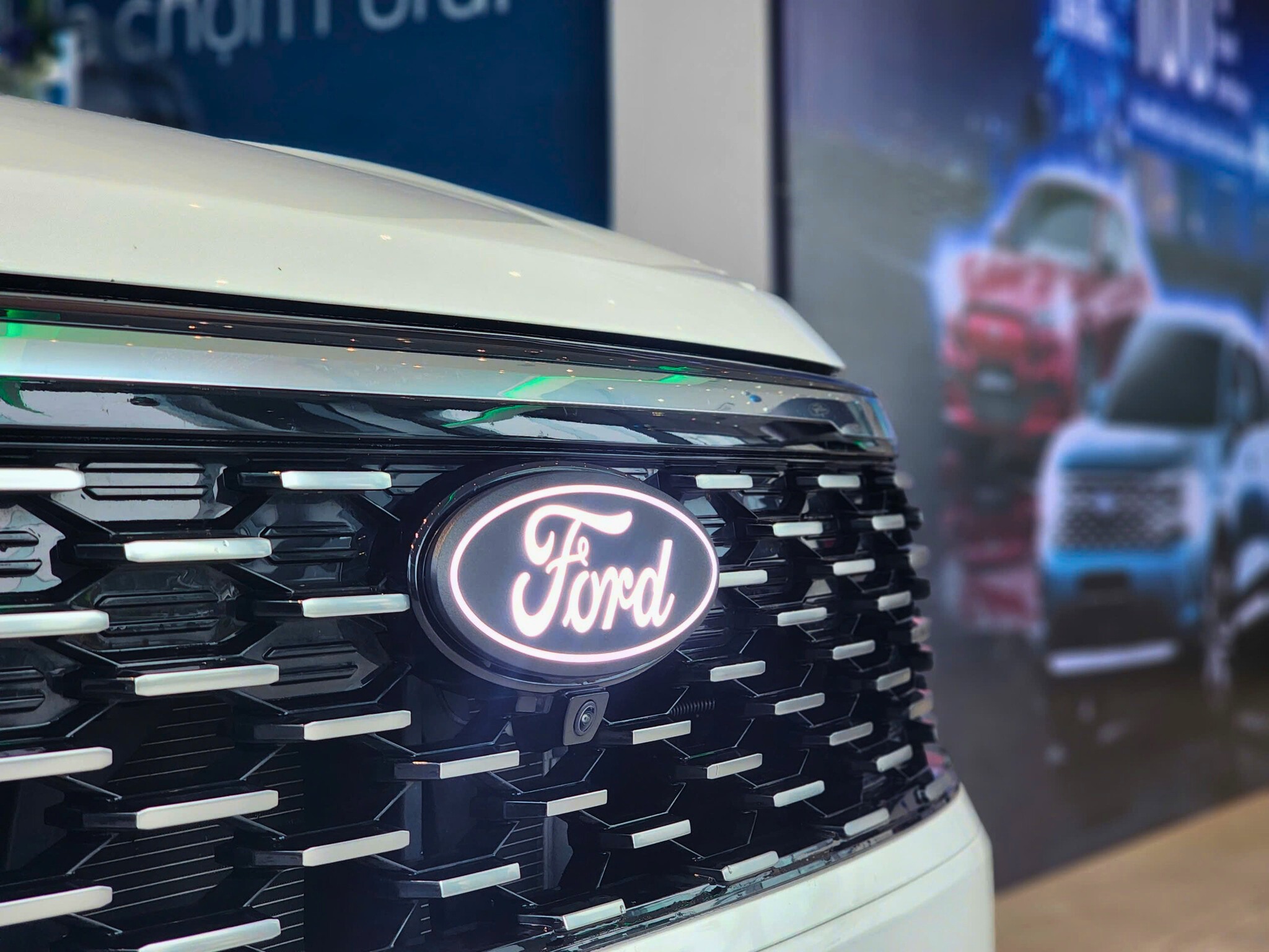 616812513 122160166664908213 2750274861564682885 n Logo Ford Phát Sáng – Điểm Nhấn Khác Biệt Cho Ford Territory