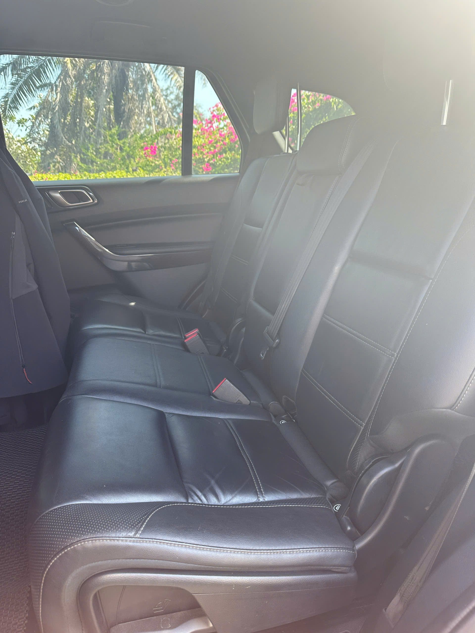 z7379968770661 3d6ef749cf00c99d659b65b73172fb1c Everest Titanium 4x2 AT 2020 - Giá 859.000.000 VNĐ