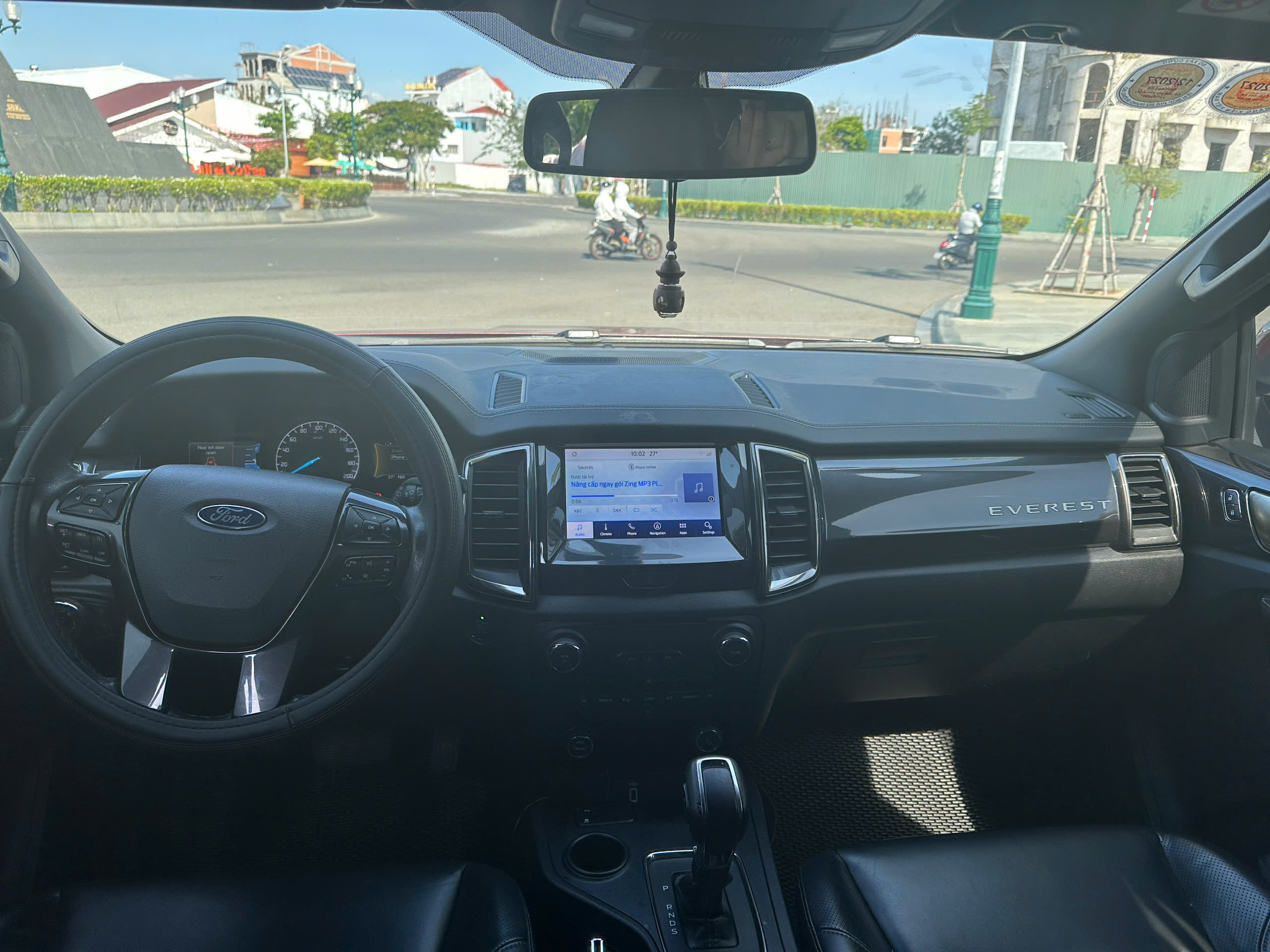 z7379968792414 fba6f774a9c0f264f3f41336709d9881 Everest Titanium 4x2 AT 2020 - Giá 859.000.000 VNĐ