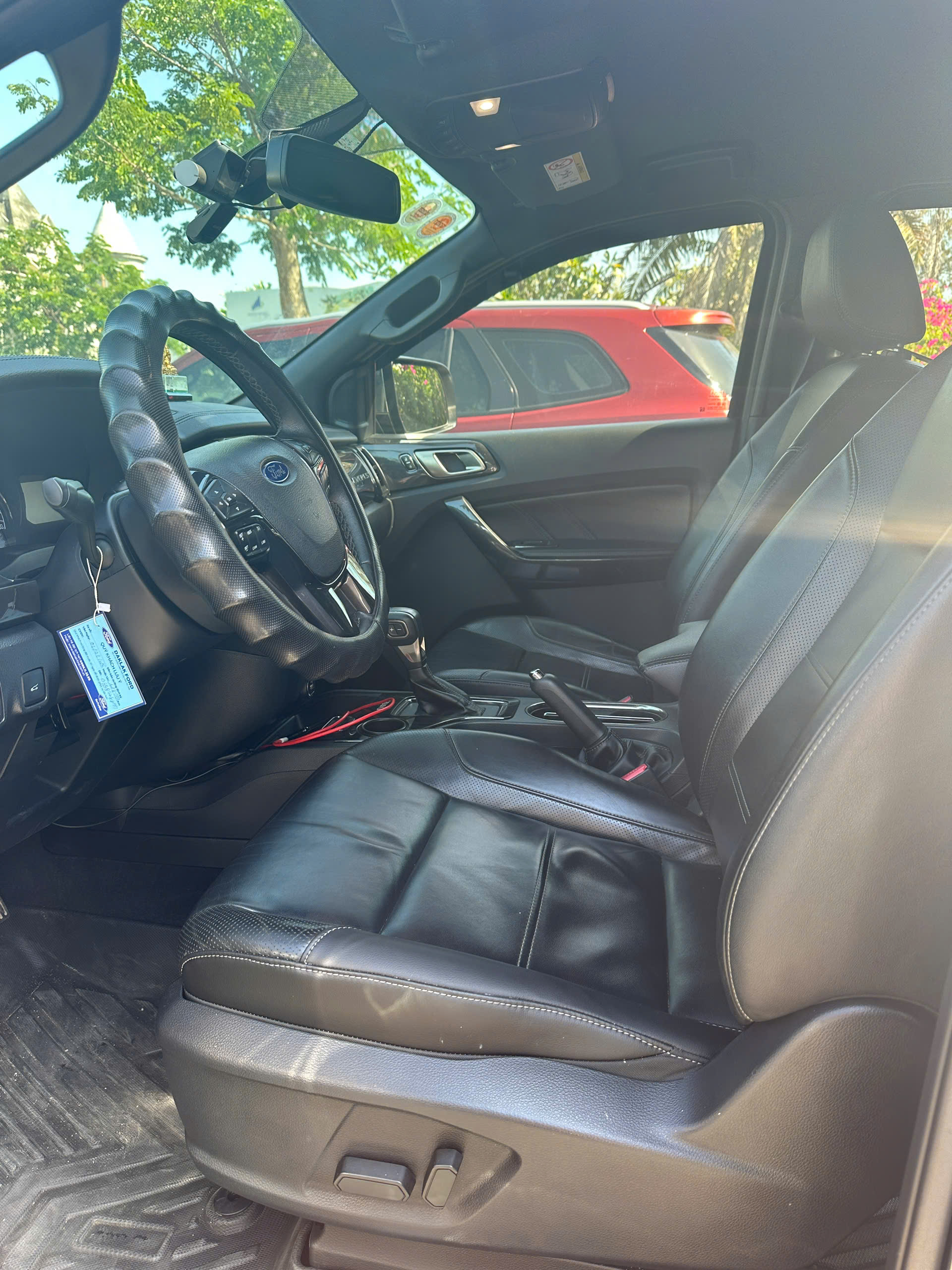 z7379969368795 4aee6550ad3fb6b88737bba08a56141b Everest Titanium 4x2 AT 2020 - Giá 839.000.000 VNĐ