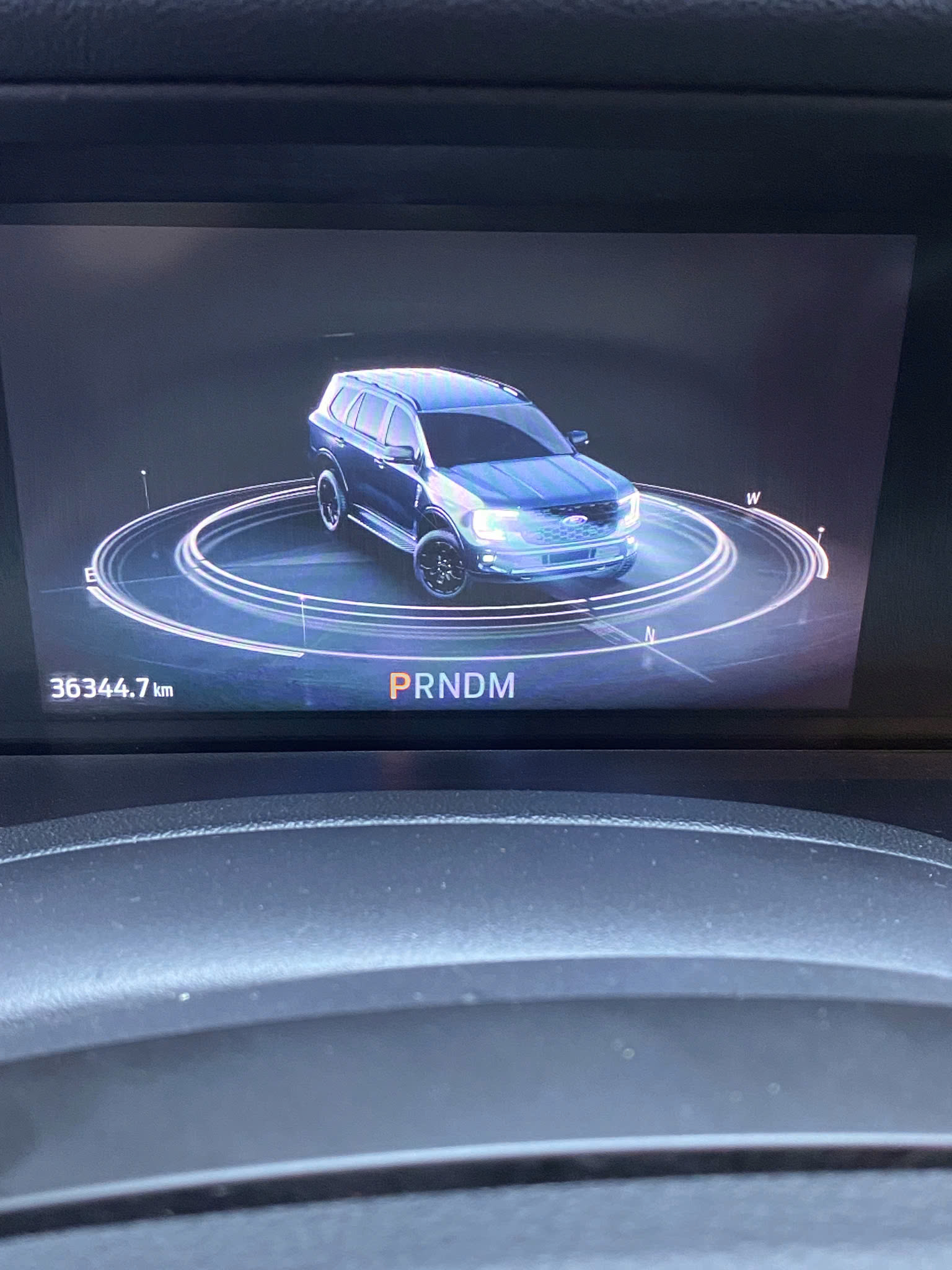 z7383987374906 83b003b7874e03004923a3977c68322a Everest Sport 4x2 AT 2023 - Giá 1 tỷ 100 triệu