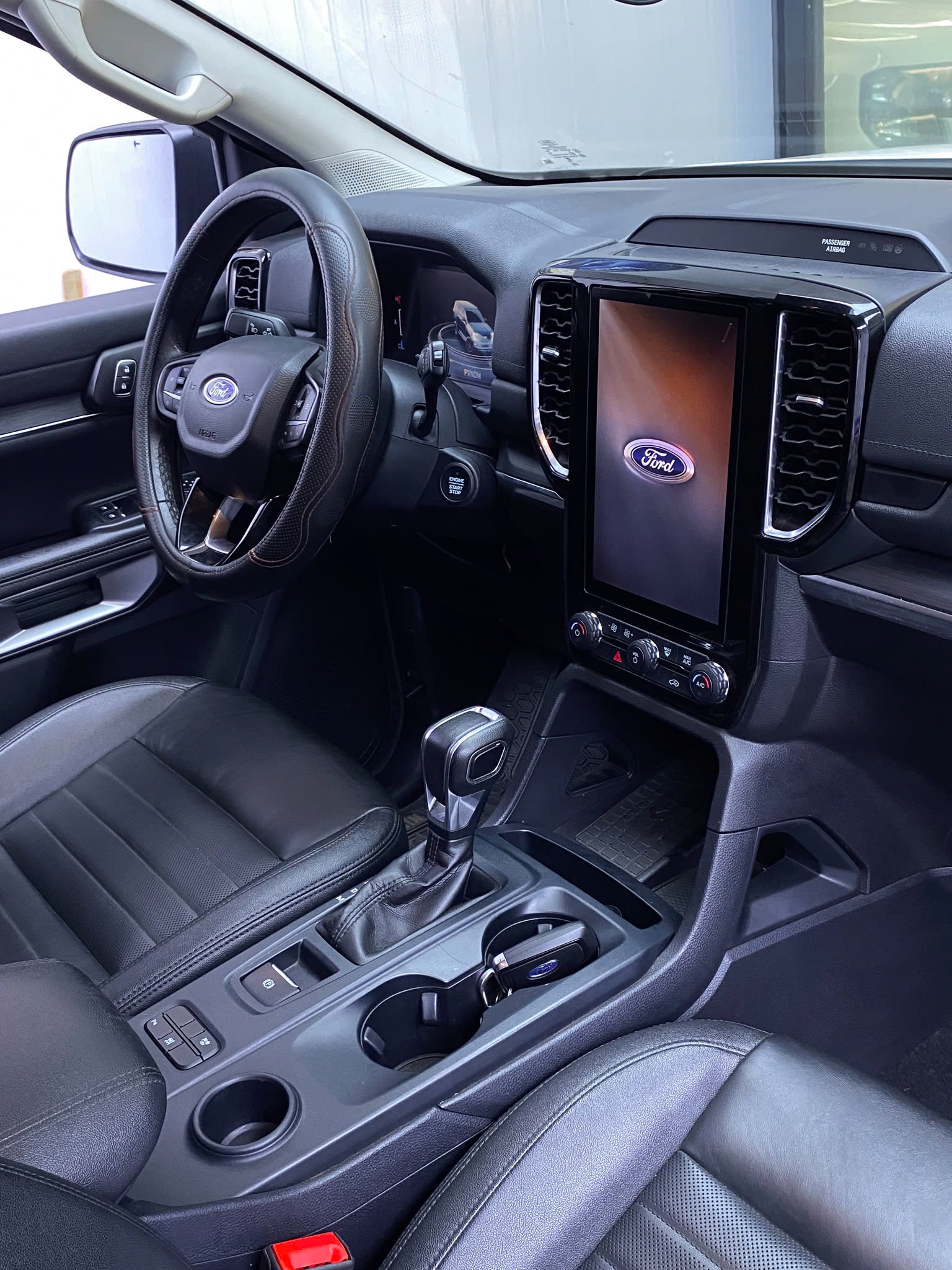 z7383987537745 7e0e41246f70952a5fe3d10a7864b554 Everest Sport 4x2 AT 2023 - Giá 1 tỷ 100 triệu