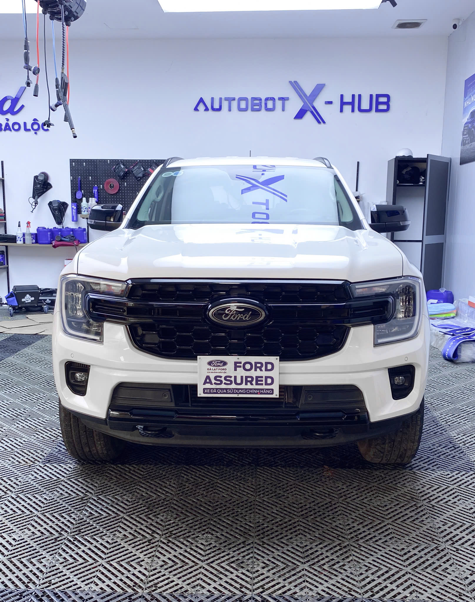 Everest Sport 4x2 AT 2023 - Giá 1 tỷ 100 triệu 18 Everest Sport 4x2 AT 2023 - Giá 1 tỷ 100 triệu z7383987555092 d18f0ea7ead0c38e8034f013f91c8c1c Everest Sport 4x2 AT 2023 - Giá 1 tỷ 100 triệu