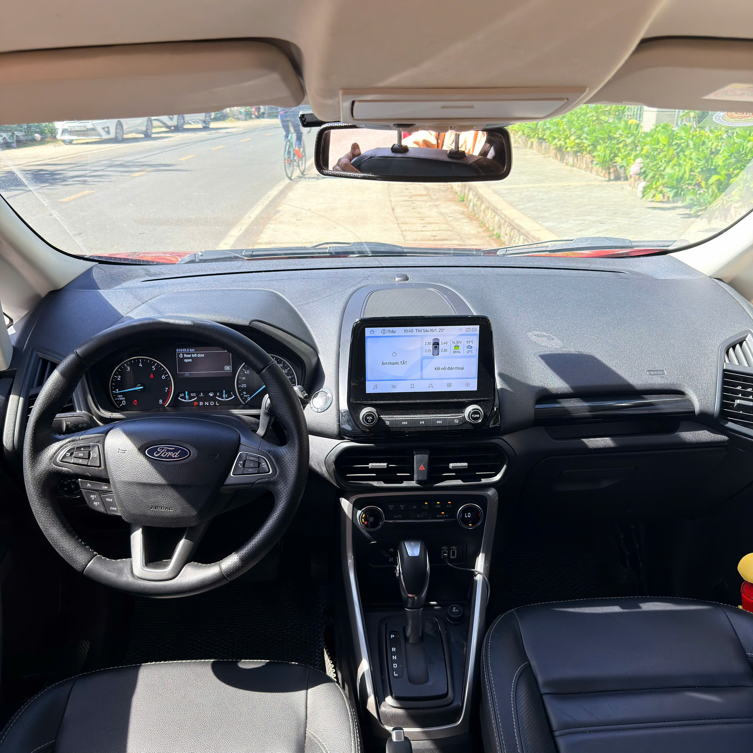 z7436117566270 58f266fa3108496bf265328624272188 Ford EcoSport Titanium 1.0L 2020 - Giá bán 439 triệu