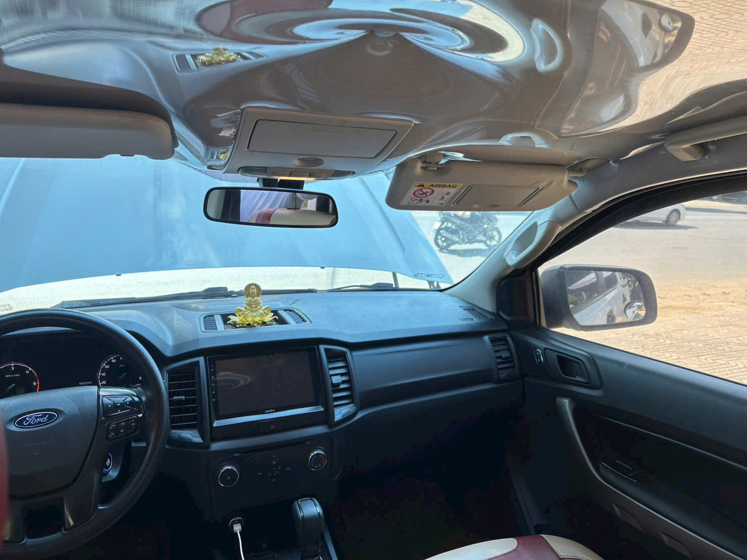 z7446636940607 ef39d1c6b5ddd2d35a0c9cbcc5e1ecd6 Ranger XLS 4x2 AT 2019 - Giá bán 490 triệu