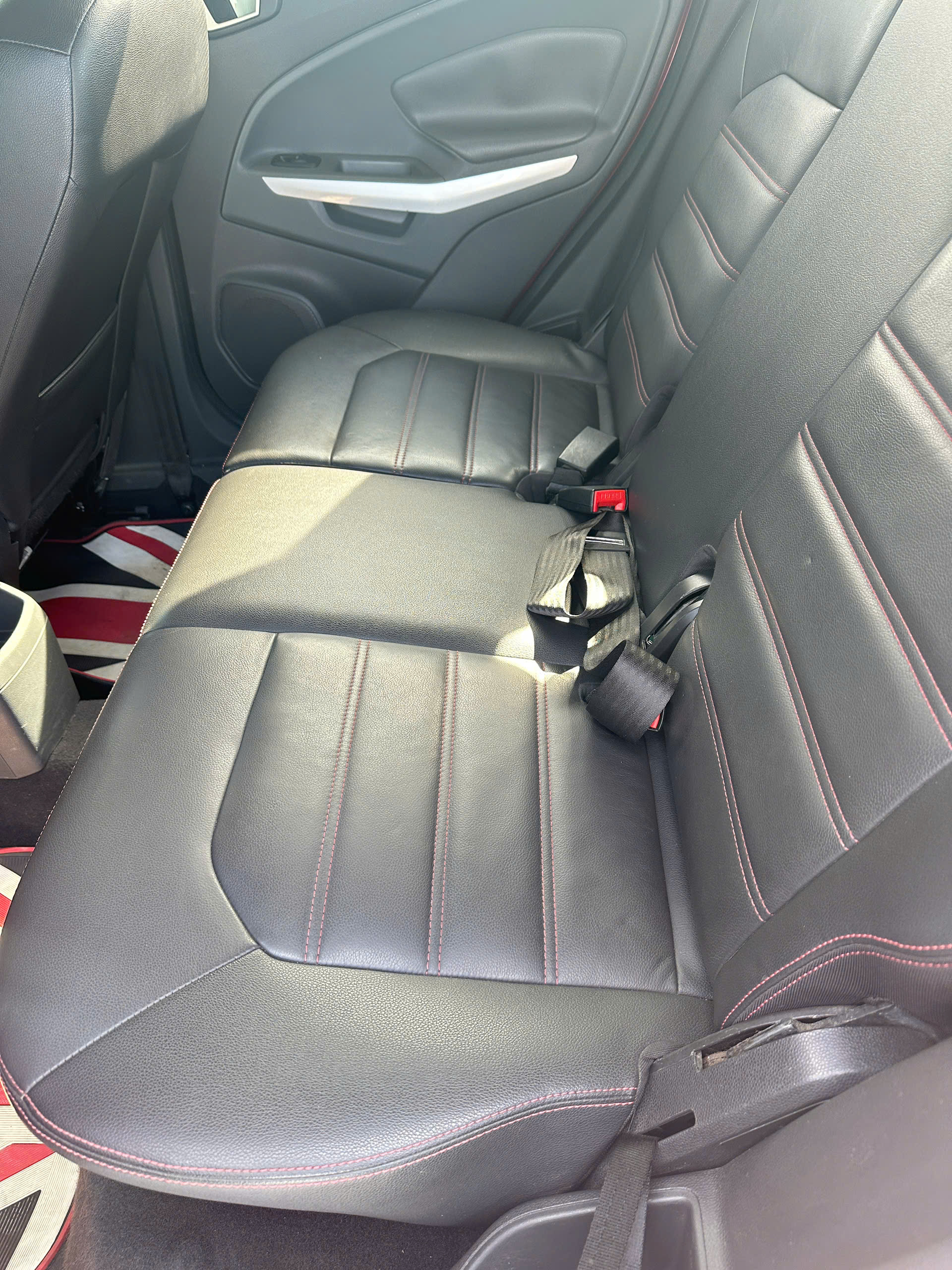 Ford EcoSport Titanium 1.5L 2016 - Giá bán 299.000.000 VNĐ 18 Ford EcoSport Titanium 1.5L 2016 - Giá bán 299.000.000 VNĐ z7465748106963 0d002a2d466e0a100122536d6c172a52 Ford EcoSport Titanium 1.5L 2016 - Giá bán 299.000.000 VNĐ