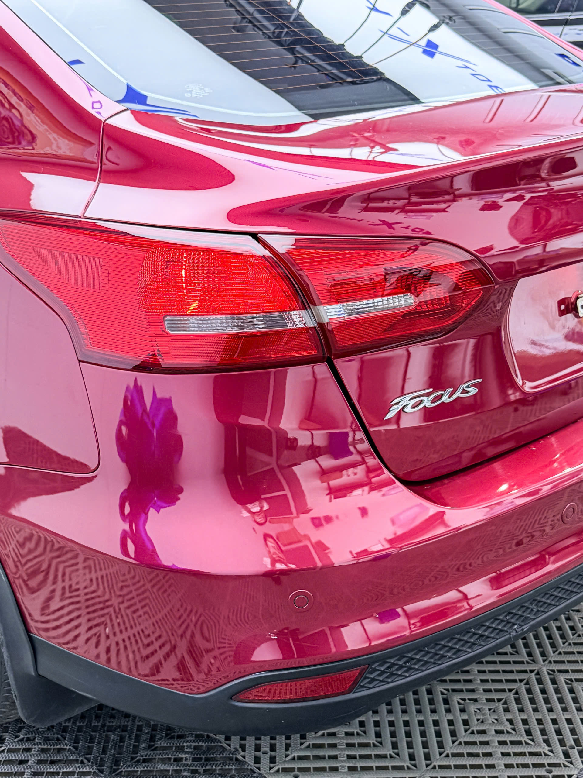 z7618928792336 10d03c372a67c984a7c8631bf9e54744 Ford Focus Trend 2019 - Giá bán 399 triệu