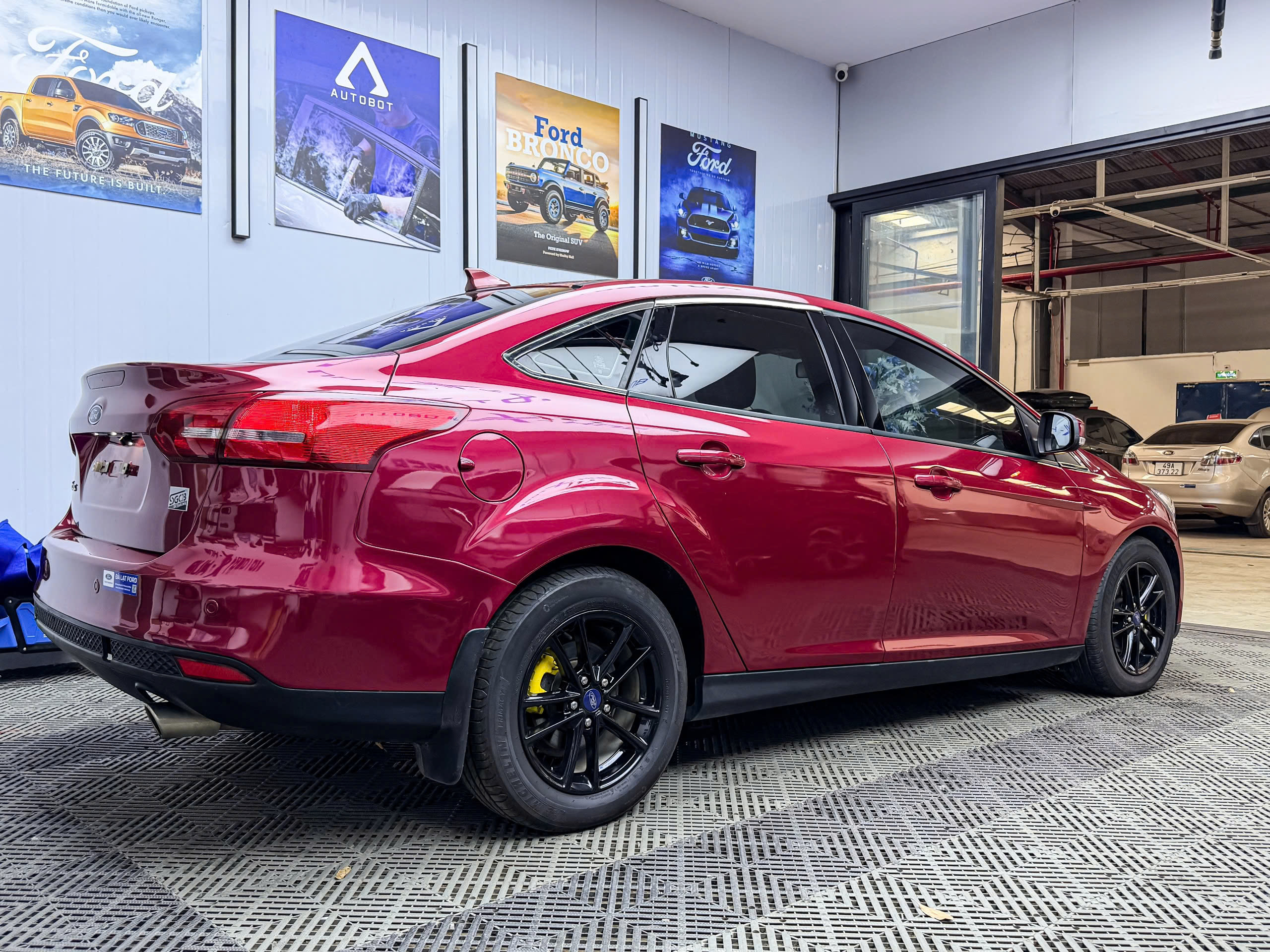 z7618928815845 886ed36c37b77a245eeec020bcd98b32 Ford Focus Trend 2019 - Giá bán 399 triệu