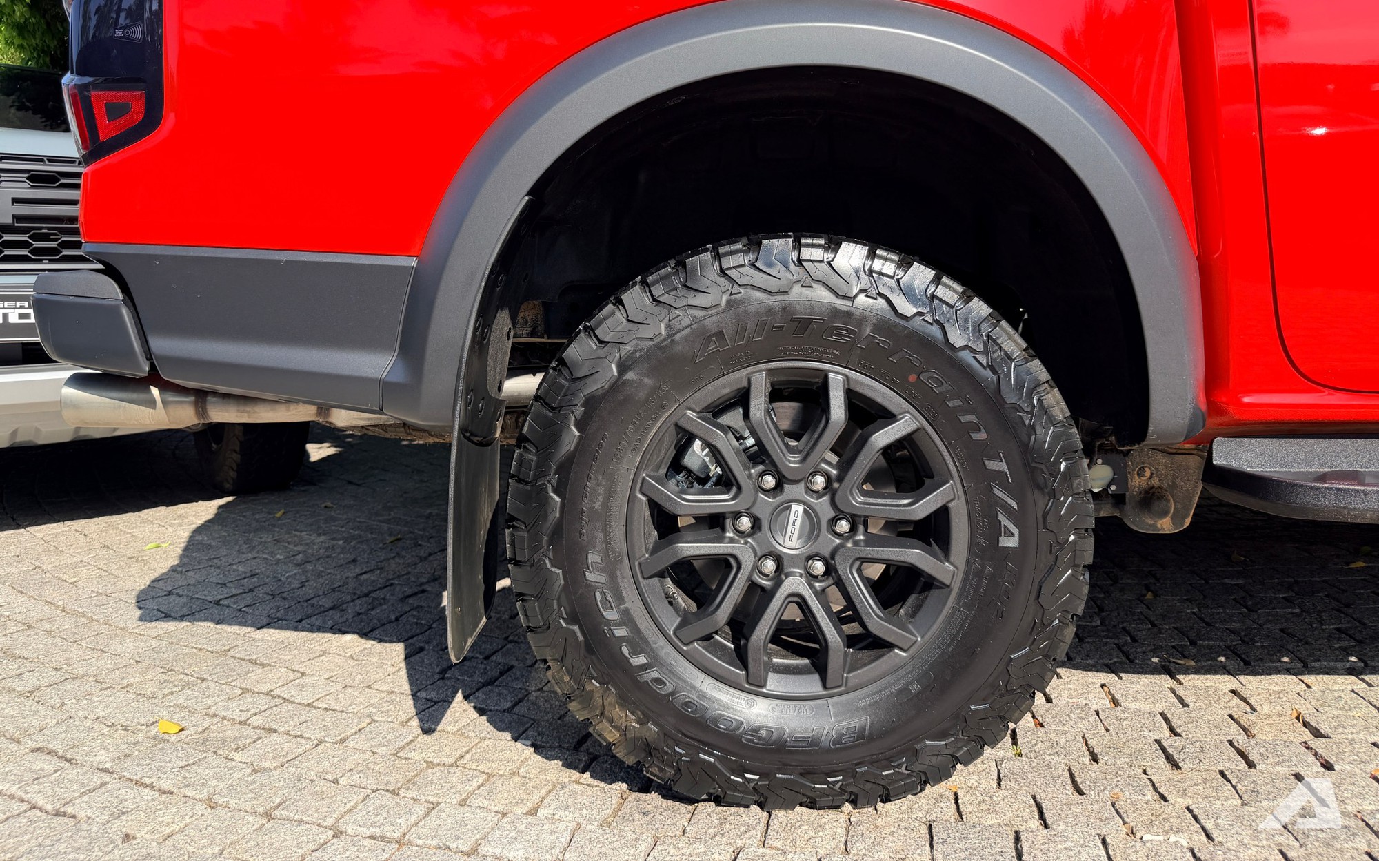 ford ranger raptor img7857 1778042257925 17780422580981042567302 Ford Ranger Raptor 2026: “Quái thú” V6 gần 400 mã lực đã lộ diện