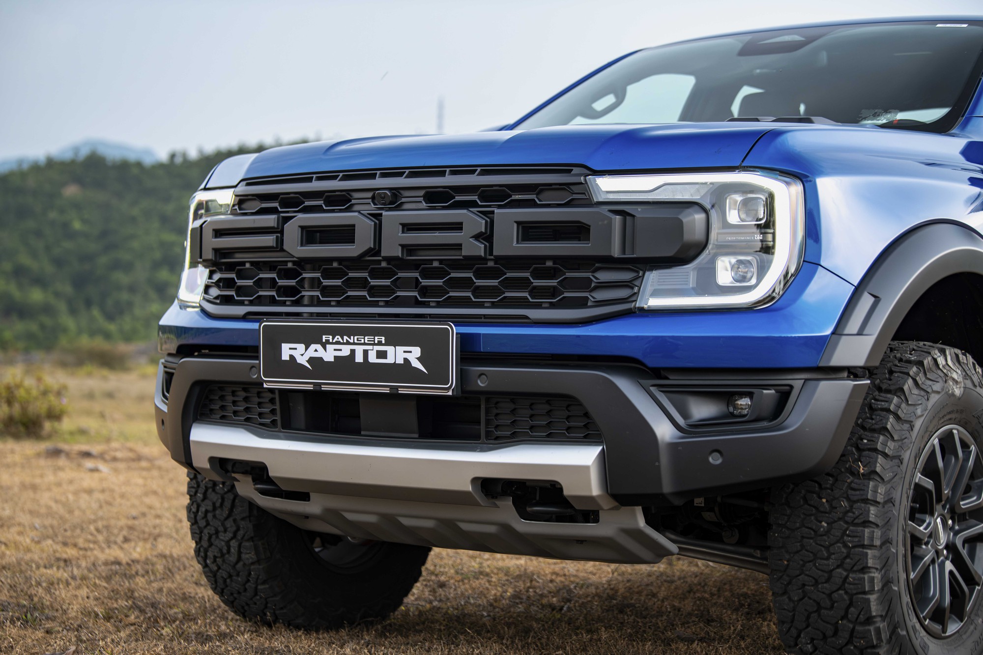 raptor chi tiet 9 1778042284082 1778042284265345953259 Ford Ranger Raptor 2026: “Quái thú” V6 gần 400 mã lực đã lộ diện