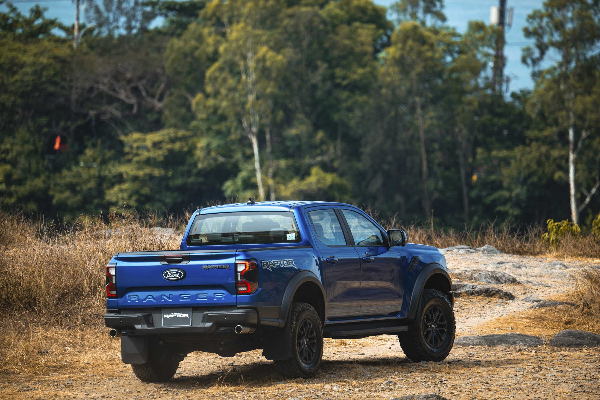 raptor xanh 7 1778042278105 17780422783471457072655 Ford Ranger Raptor 2026: “Quái thú” V6 gần 400 mã lực đã lộ diện